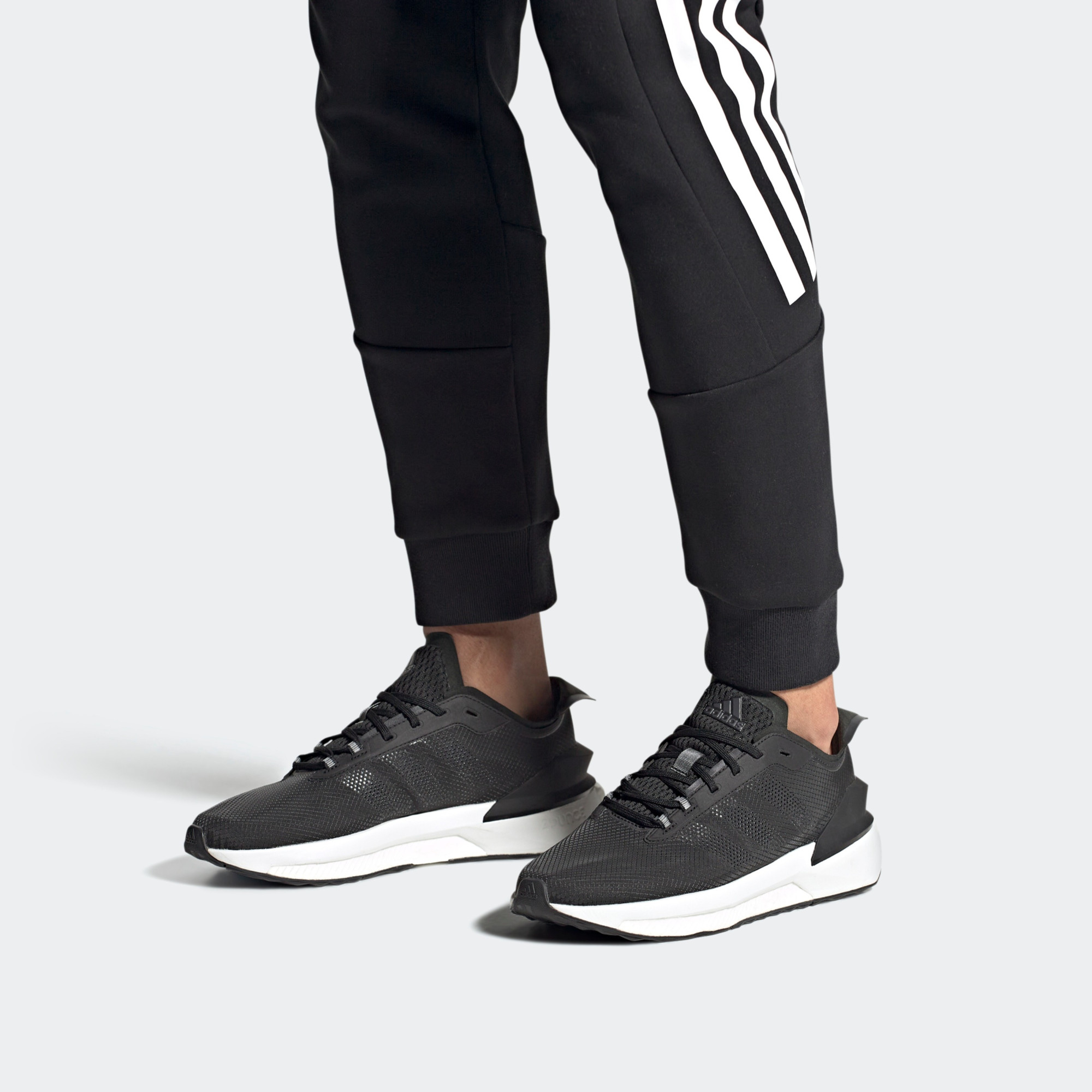 Кросівки Adidas Avryn HP5968