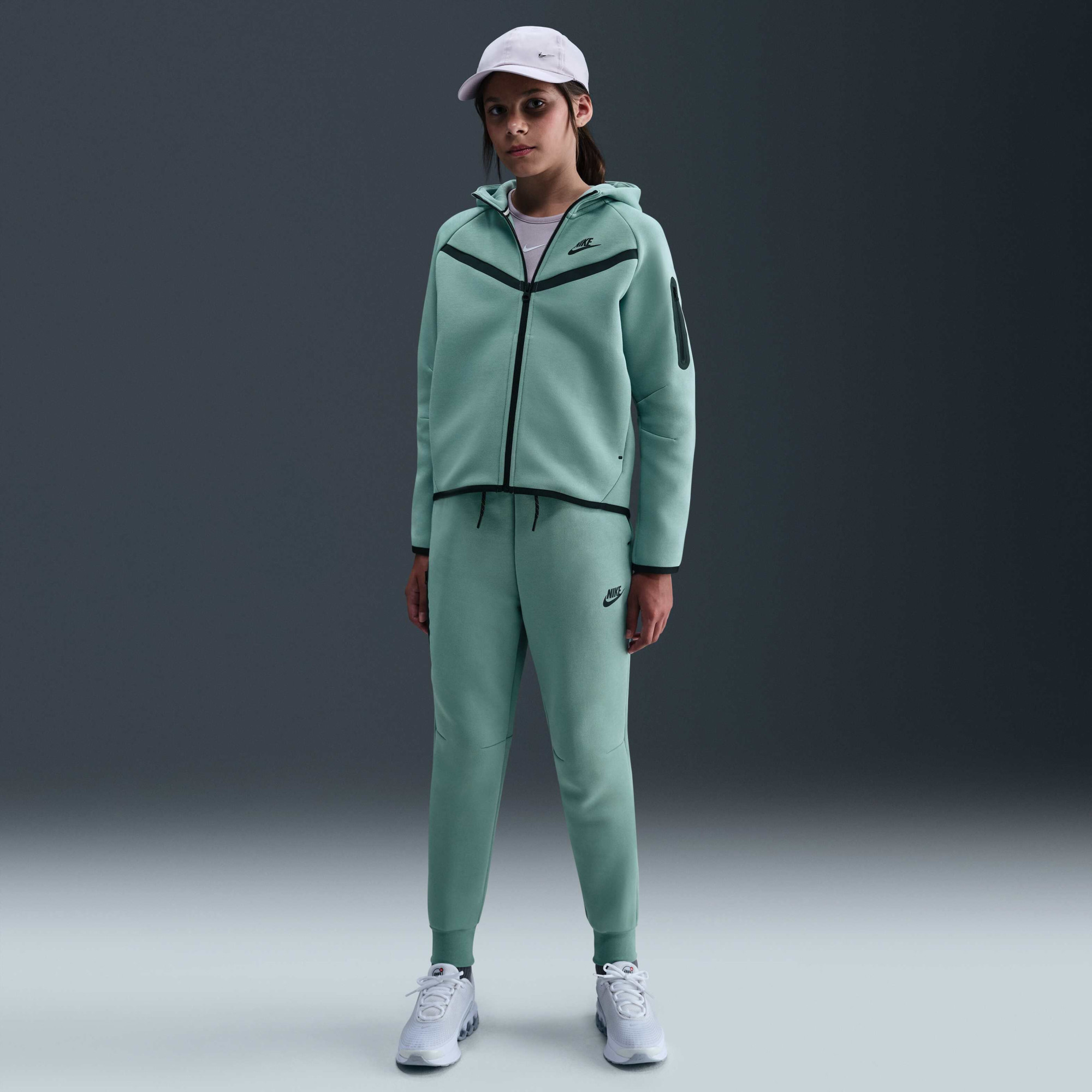 Толстовка дитяча Nike Sportswear Tech Fleece HV8695-017