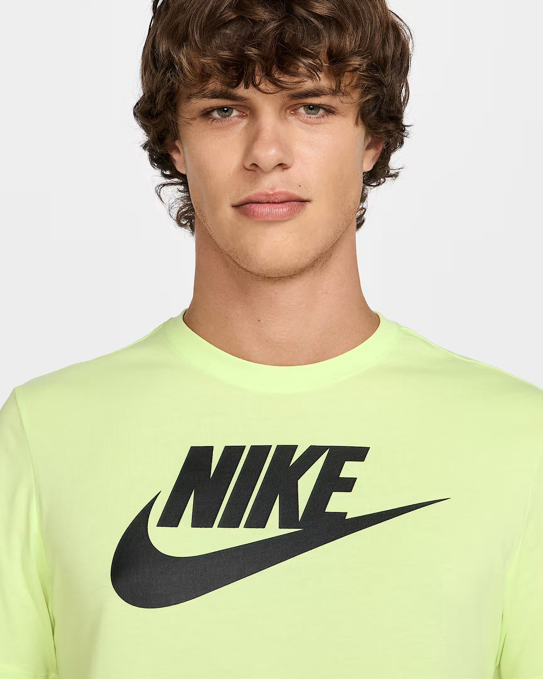 Футболка чоловіча Nike Sportswear Yellow AR5004-737