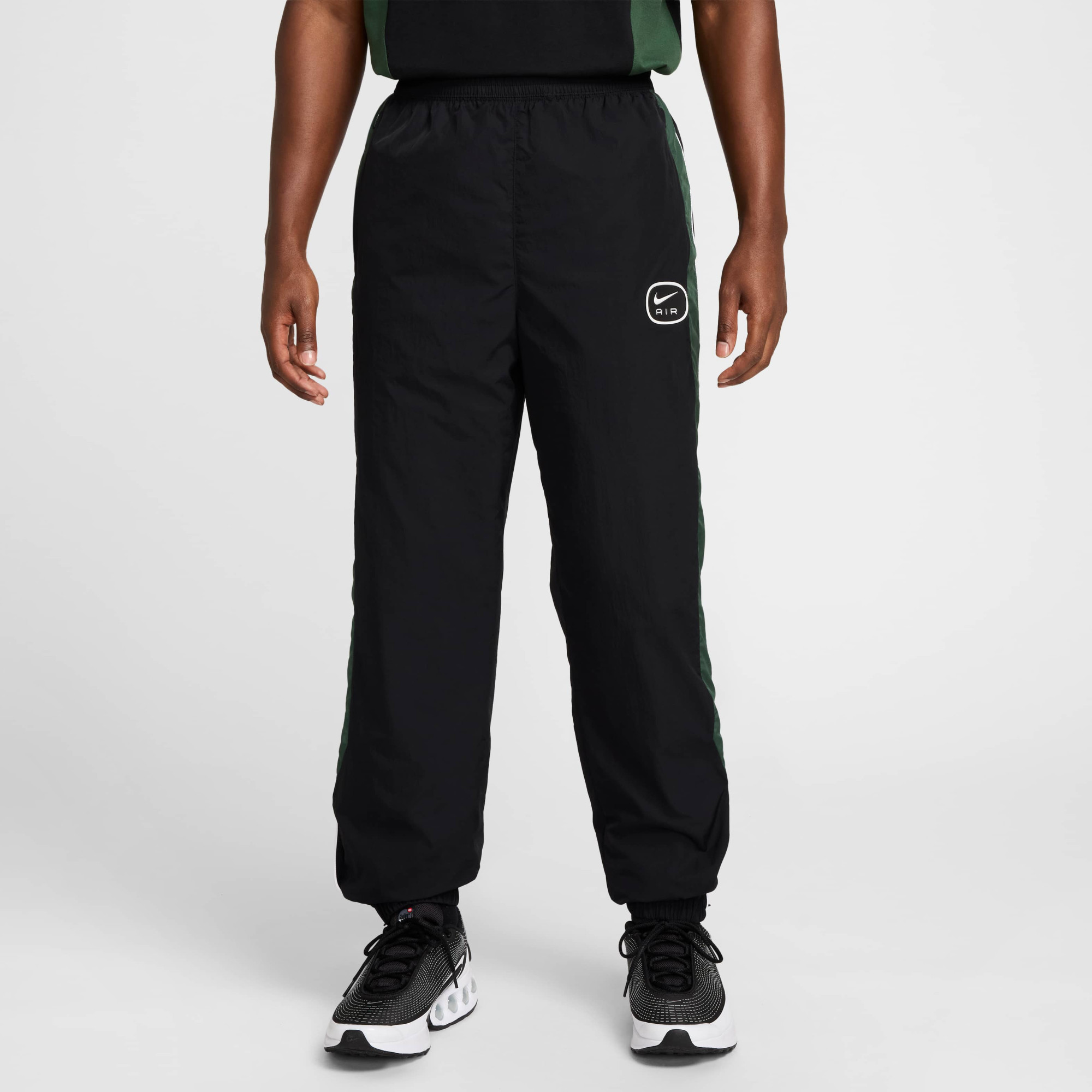 Штани чоловічі Nike M NSW SW AIR PANT WV чорні HM0170-011