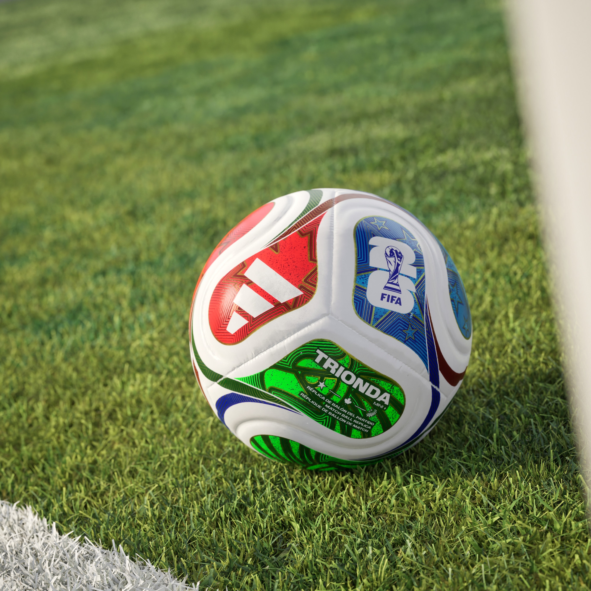 М'яч футбольний міні Adidas TRIONDA Mini 1,5 World Cup JD8049