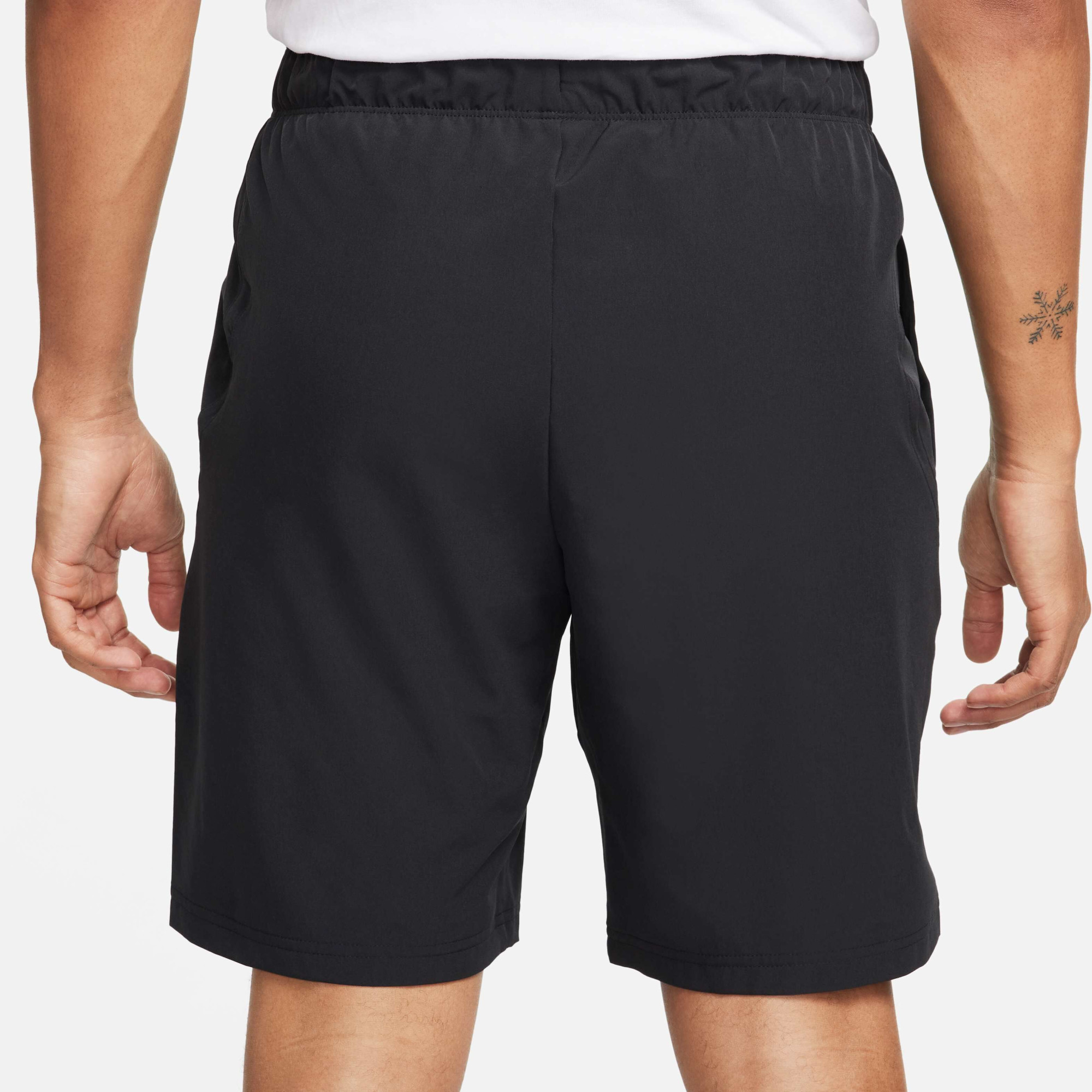 Шорти чоловічі Nike 23 Cm Court Advantage Black FD5330-010