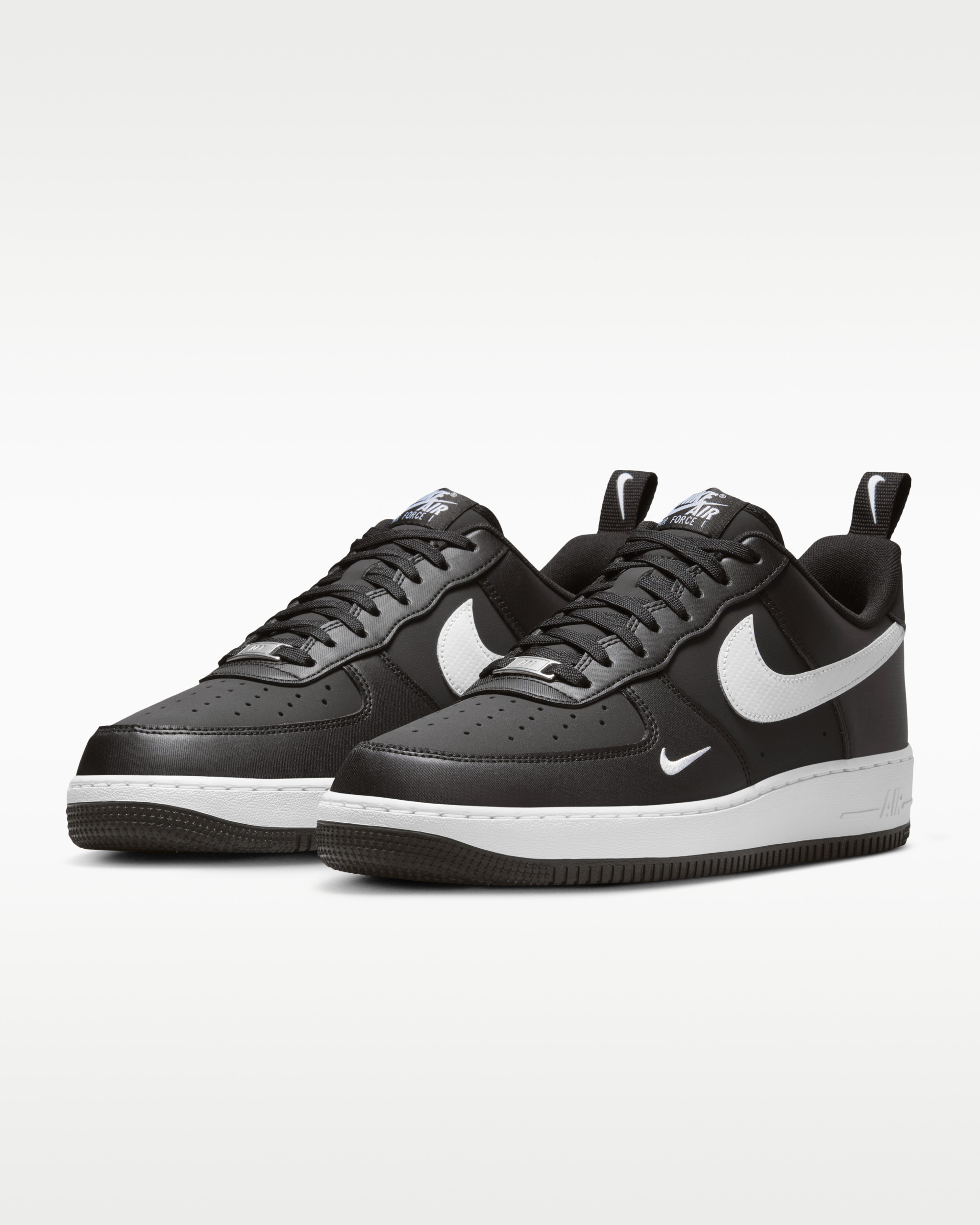 Кросівки Nike AIR FORCE 1 07 TECH ESS IR5599-001