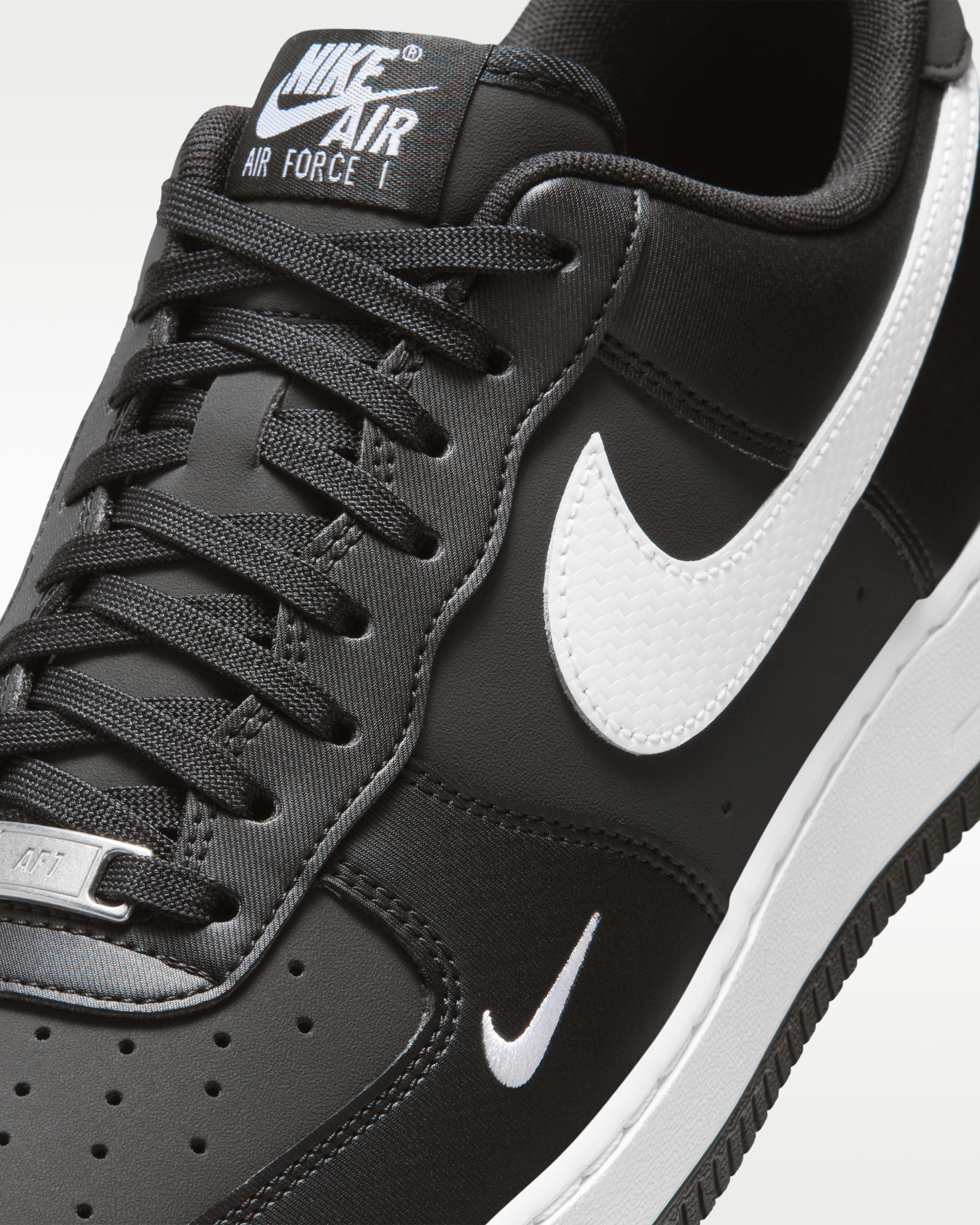 Кросівки Nike AIR FORCE 1 07 TECH ESS IR5599-001