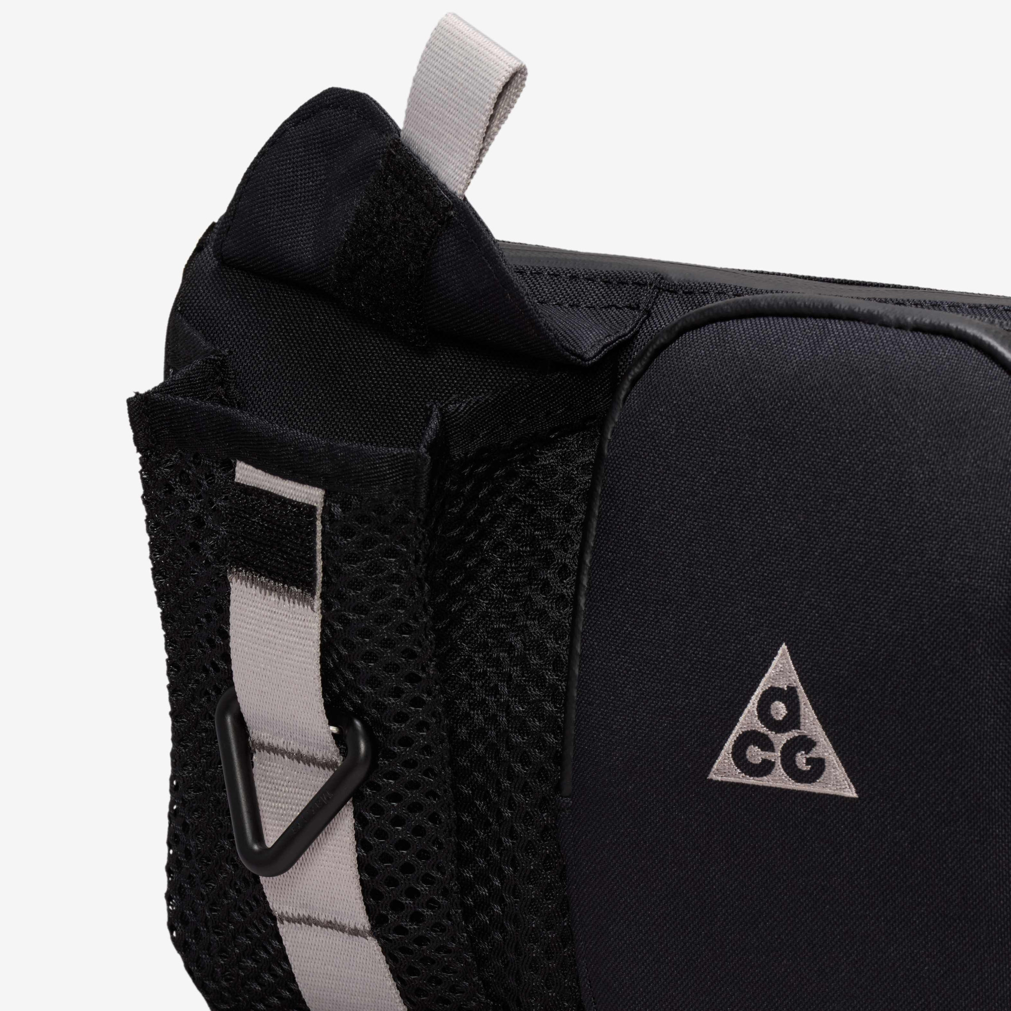 Сумка Nike ACG DAYMAX CROSSBODY HJ8180-010