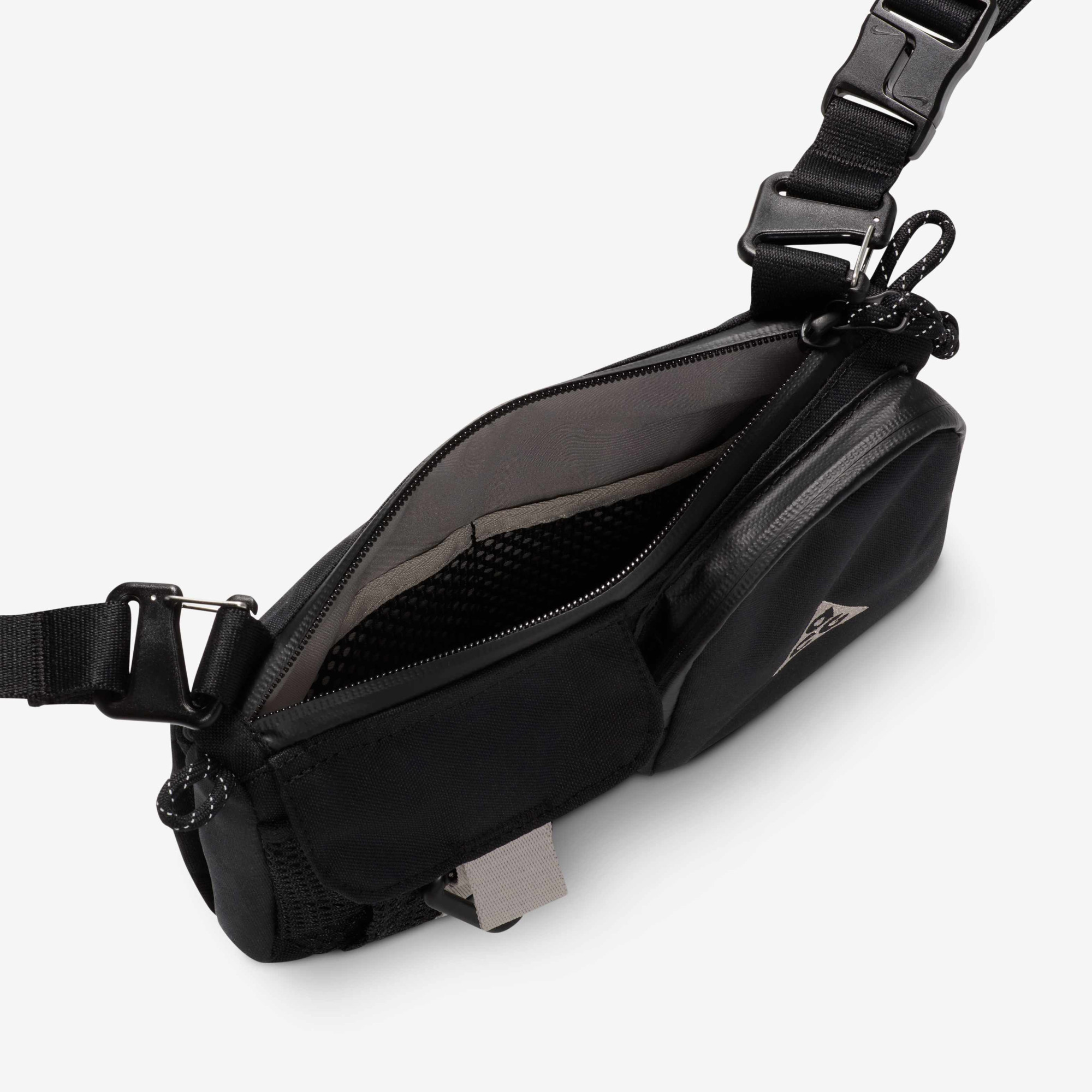 Сумка Nike ACG DAYMAX CROSSBODY HJ8180-010