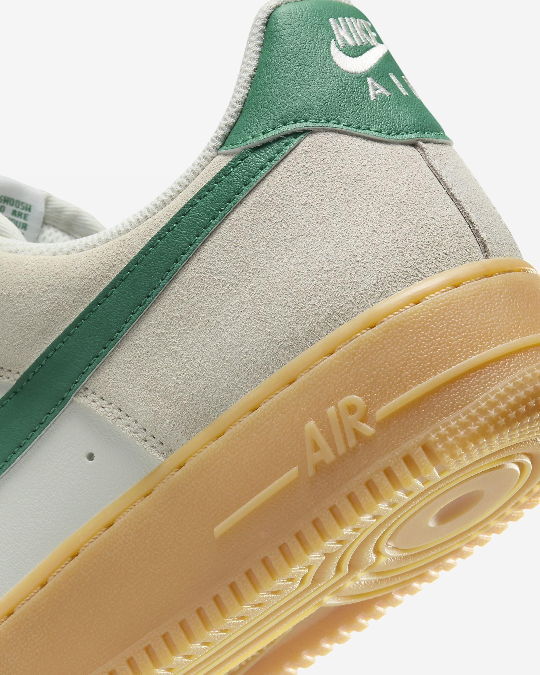 Кросівки NIKE AIR FORCE 1 07 LV8 FQ8714-001