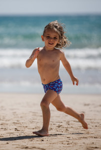 Плавки Arena FRIENDS SWIM SHORT ALLOVER 006303-800