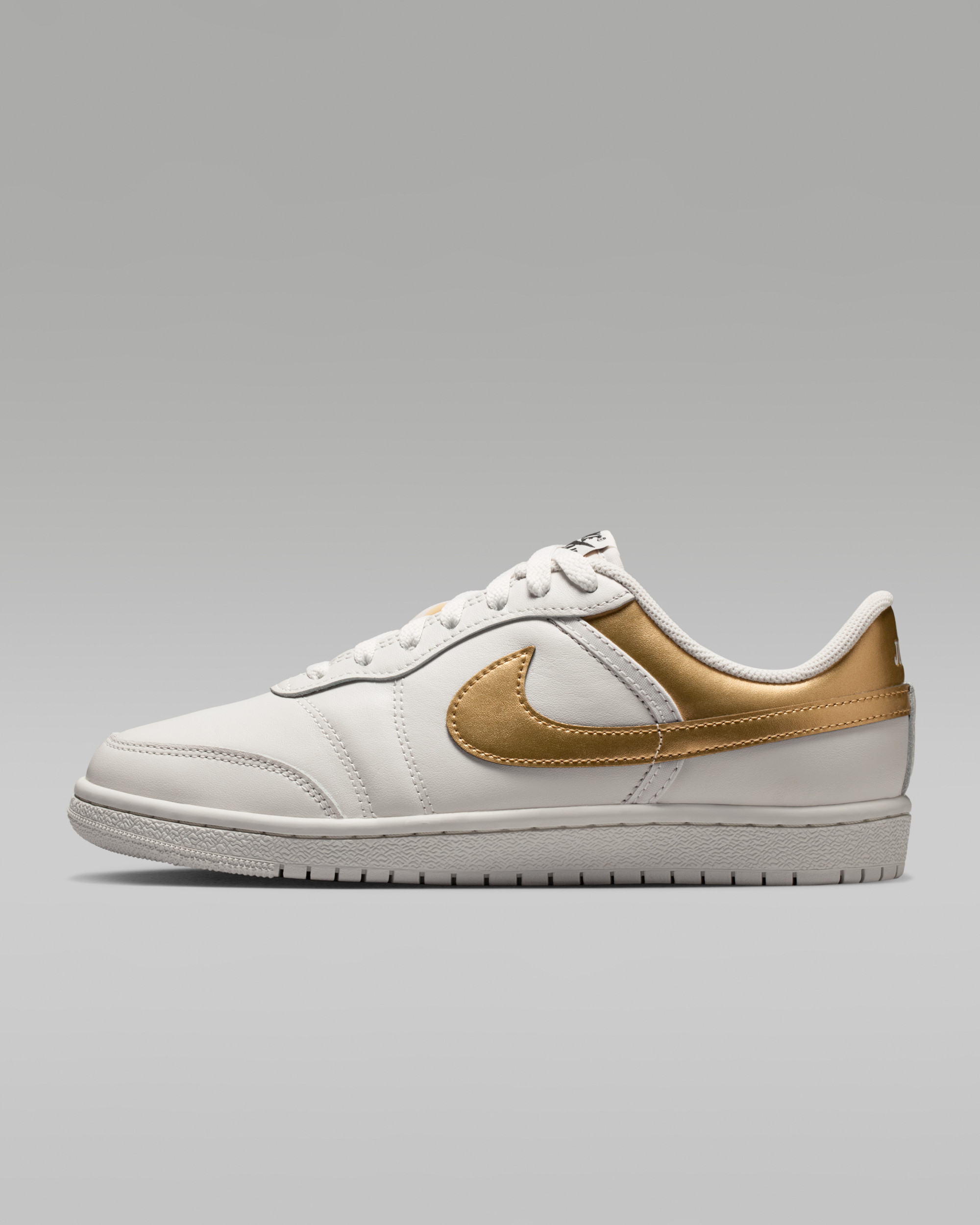 Кросівки Jordan WMNS AIR SKYLINE LOW IQ6586-100