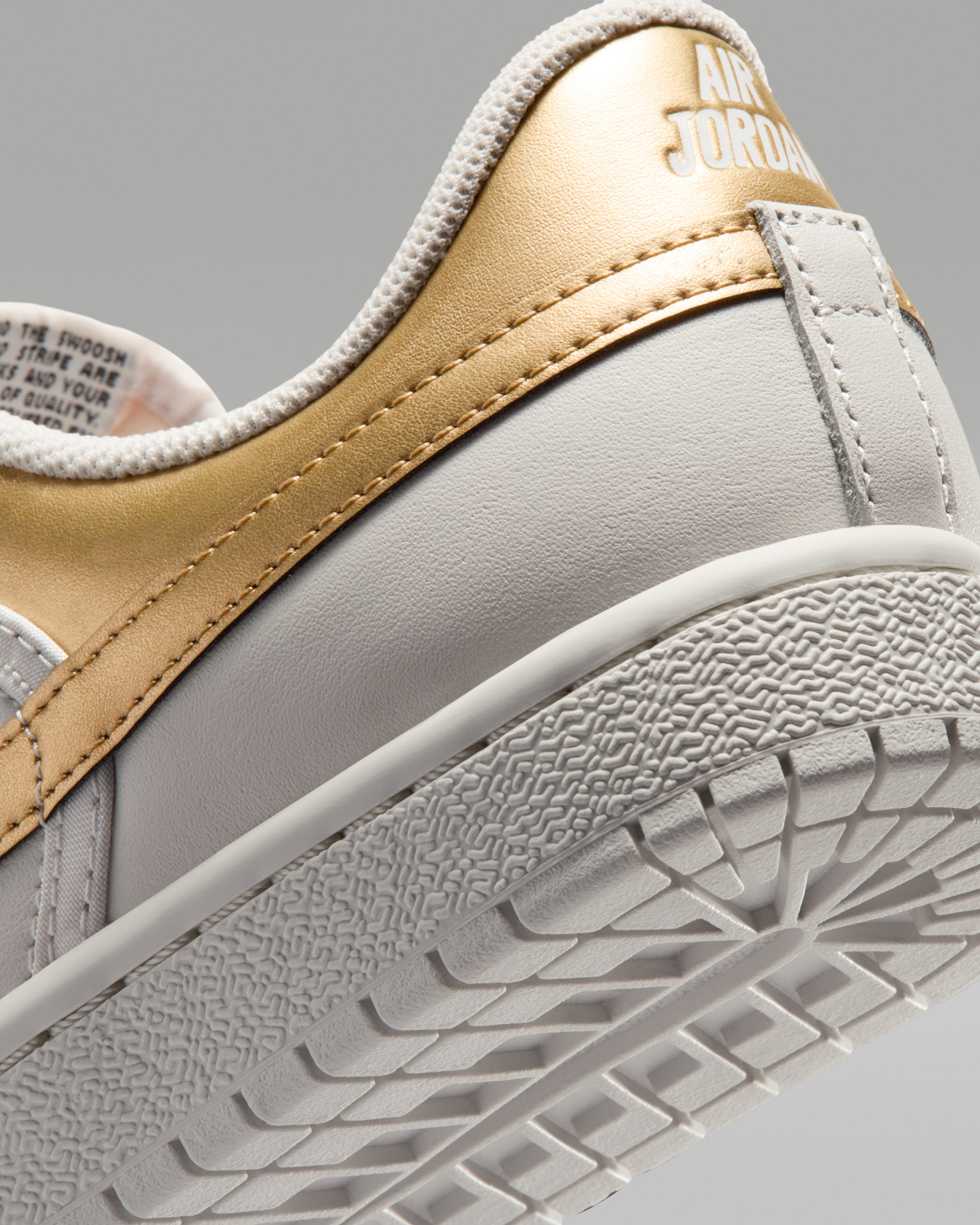 Кросівки Jordan WMNS AIR SKYLINE LOW IQ6586-100