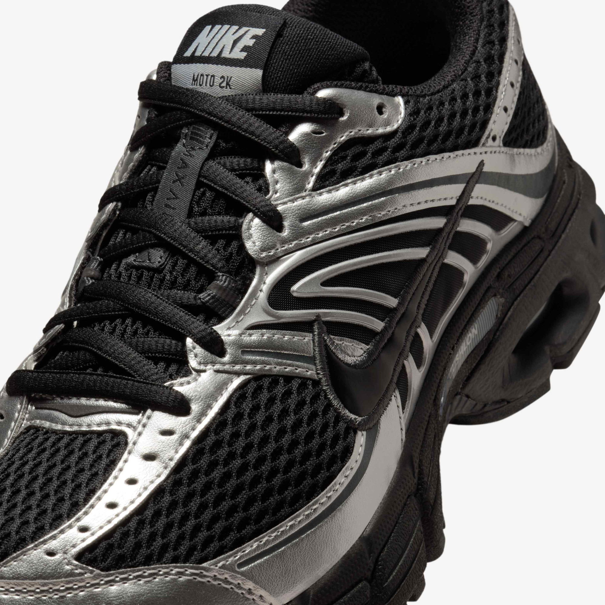 Кросівки Nike W AIR MAX MOTO 2K HQ2056-007