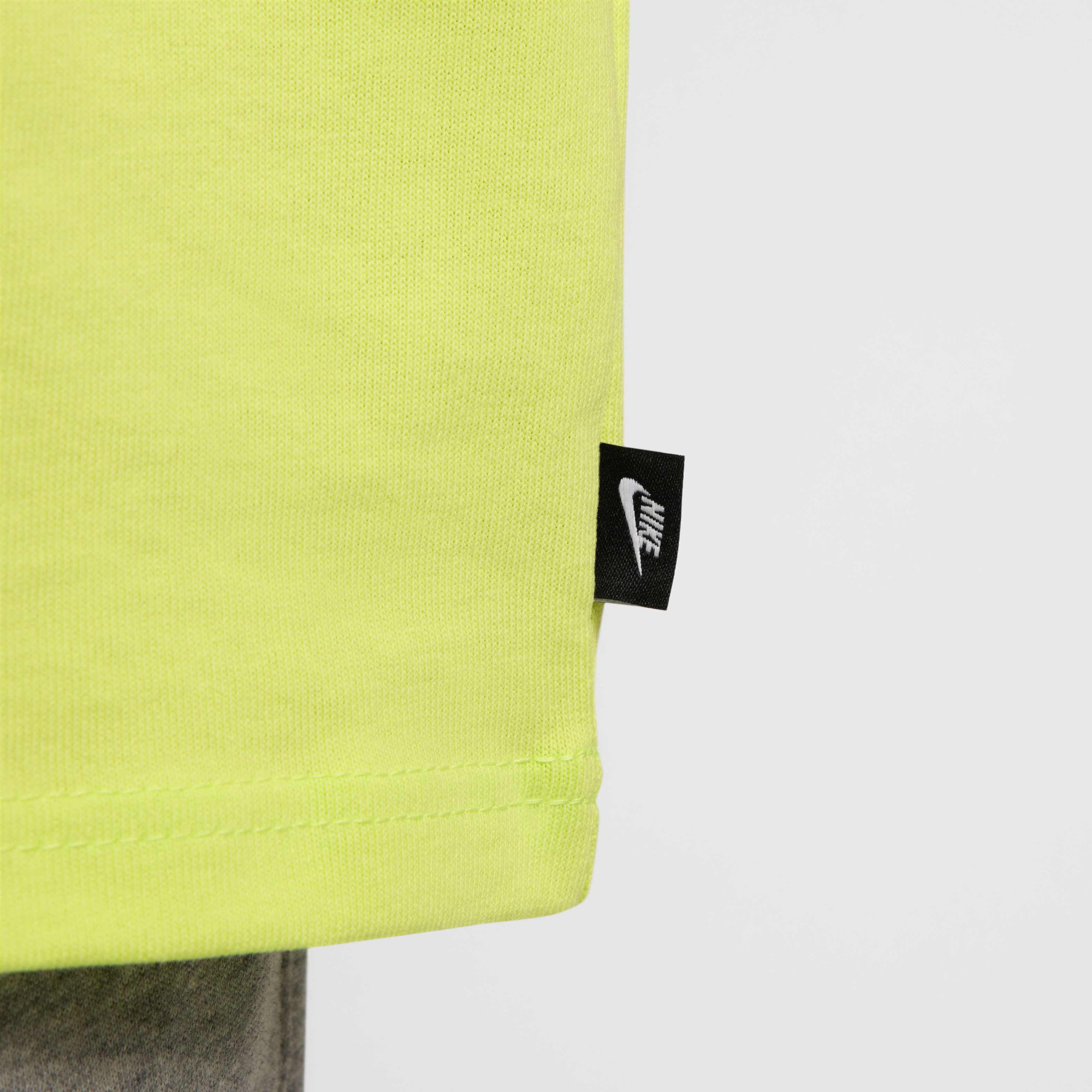 Футболка чоловіча Nike Sportswear Premium Essential Tee Green DO7392-736