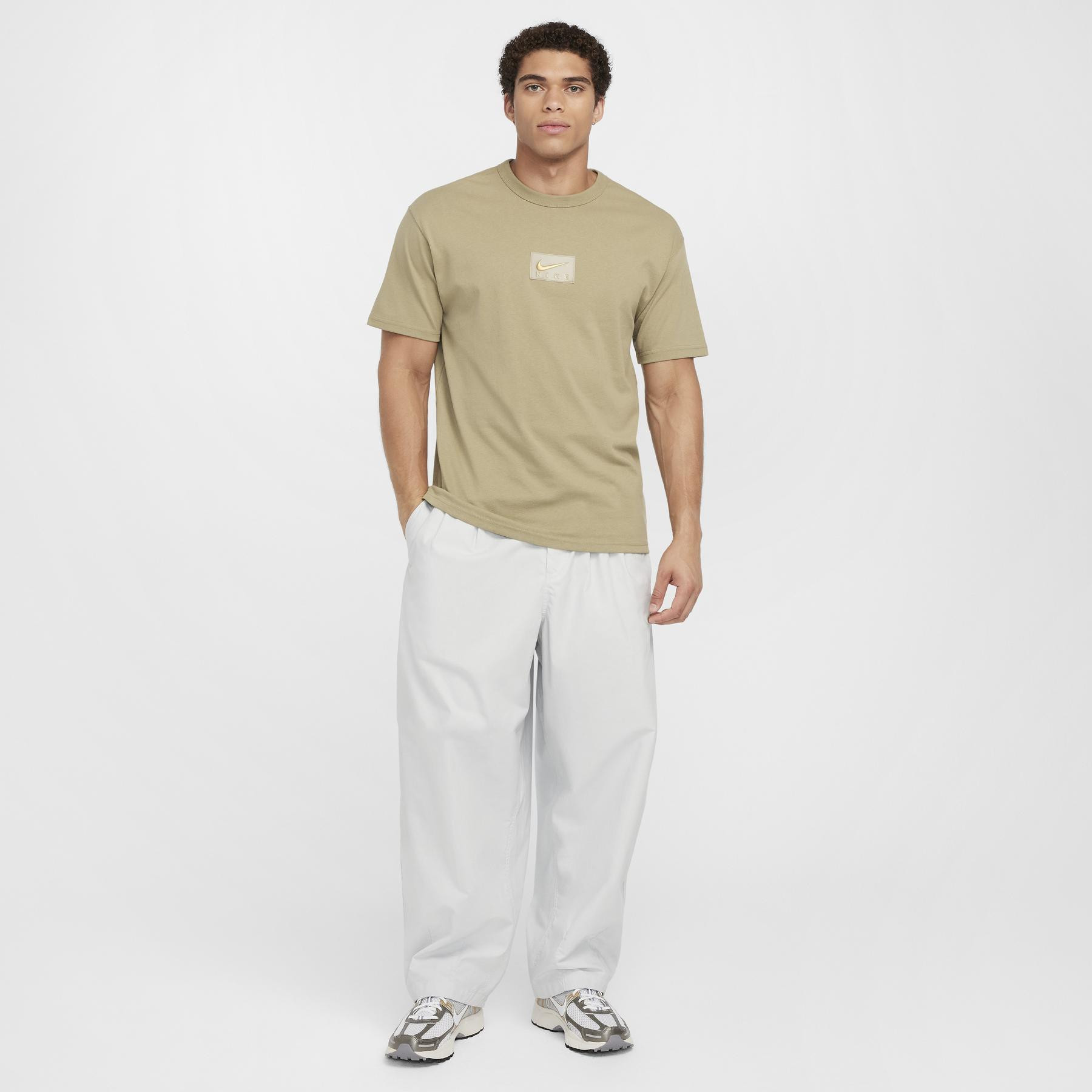 Футболка чоловіча Nike Sportswear Max90 Olive FZ7970-276