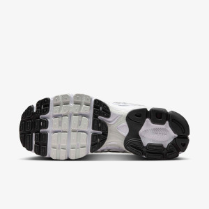 Кросівки Nike W AIR MAX MOTO 2K HQ2056-103