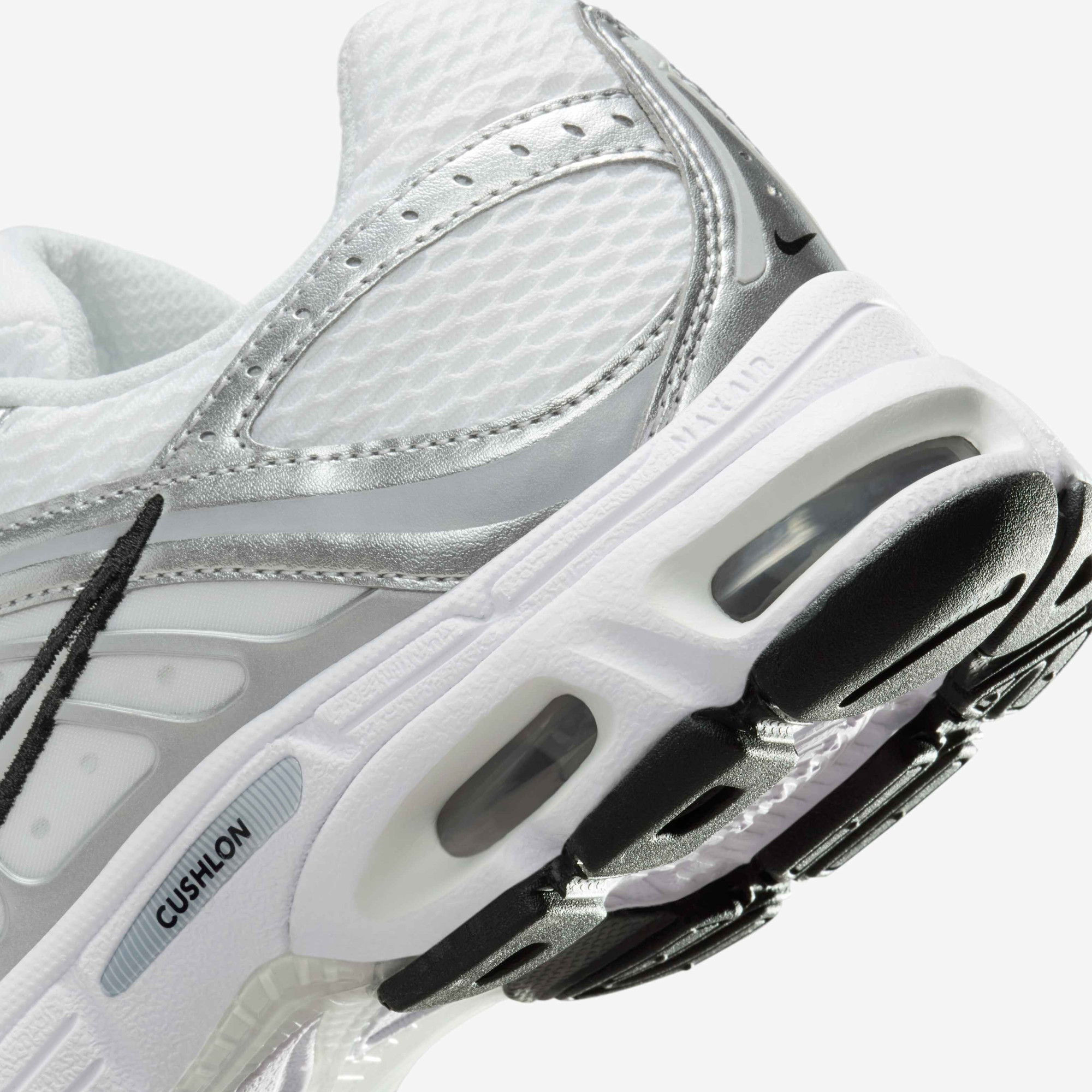 Кросівки Nike W AIR MAX MOTO 2K HQ2056-103