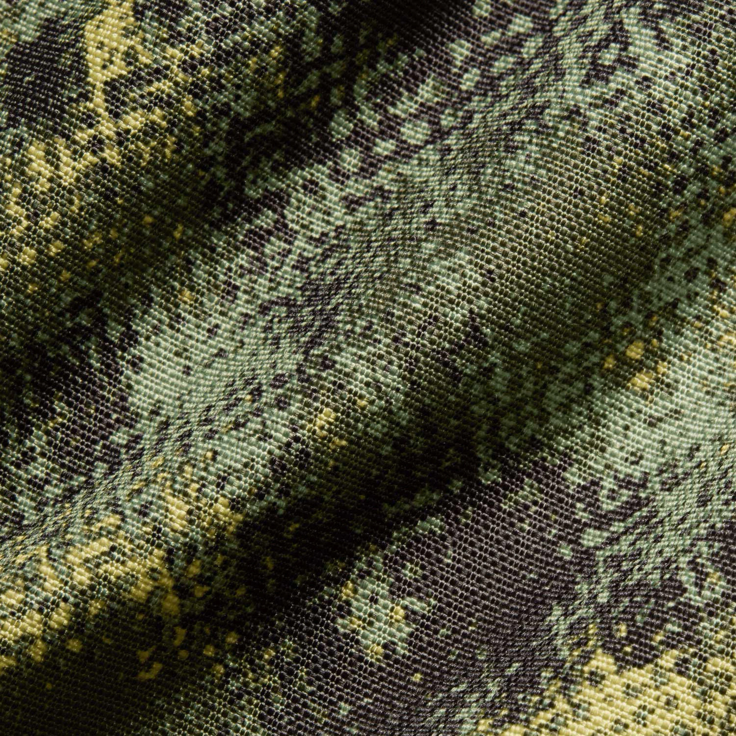 Рюкзак-мішок Nike NK BRSLA DRWSTG 9.5 CAMO AOP 18L хакі, чорний Уні 36x51х5 см FZ2613-386