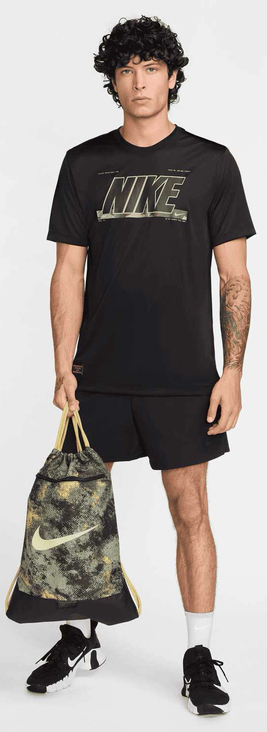 Рюкзак-мішок Nike NK BRSLA DRWSTG 9.5 CAMO AOP 18L хакі, чорний Уні 36x51х5 см FZ2613-386