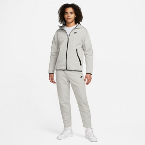 Штани Nike Sportwear Tech Essentials DQ4343-016