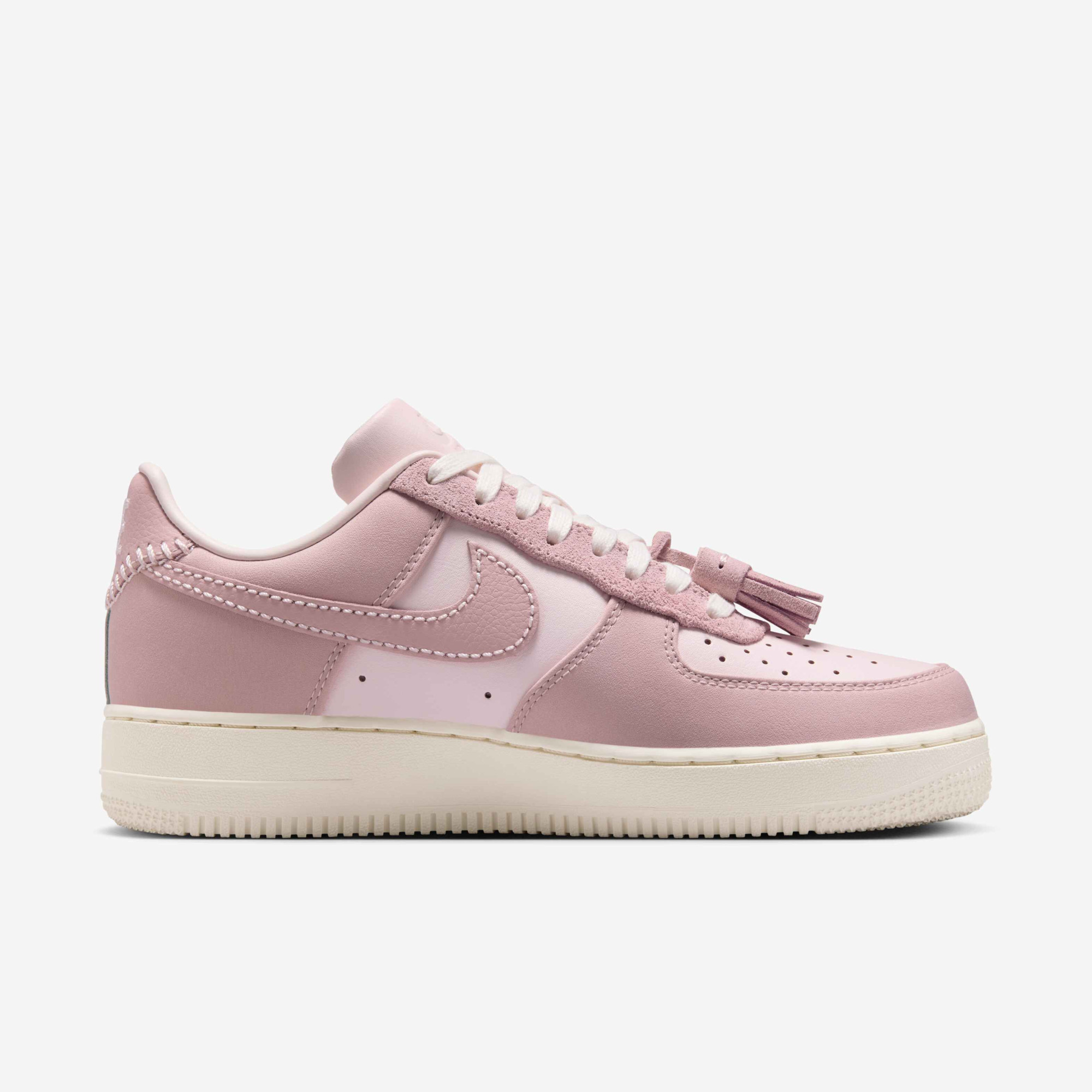 Кросівки Nike WMNS AIR FORCE 1 07 IB4654-661
