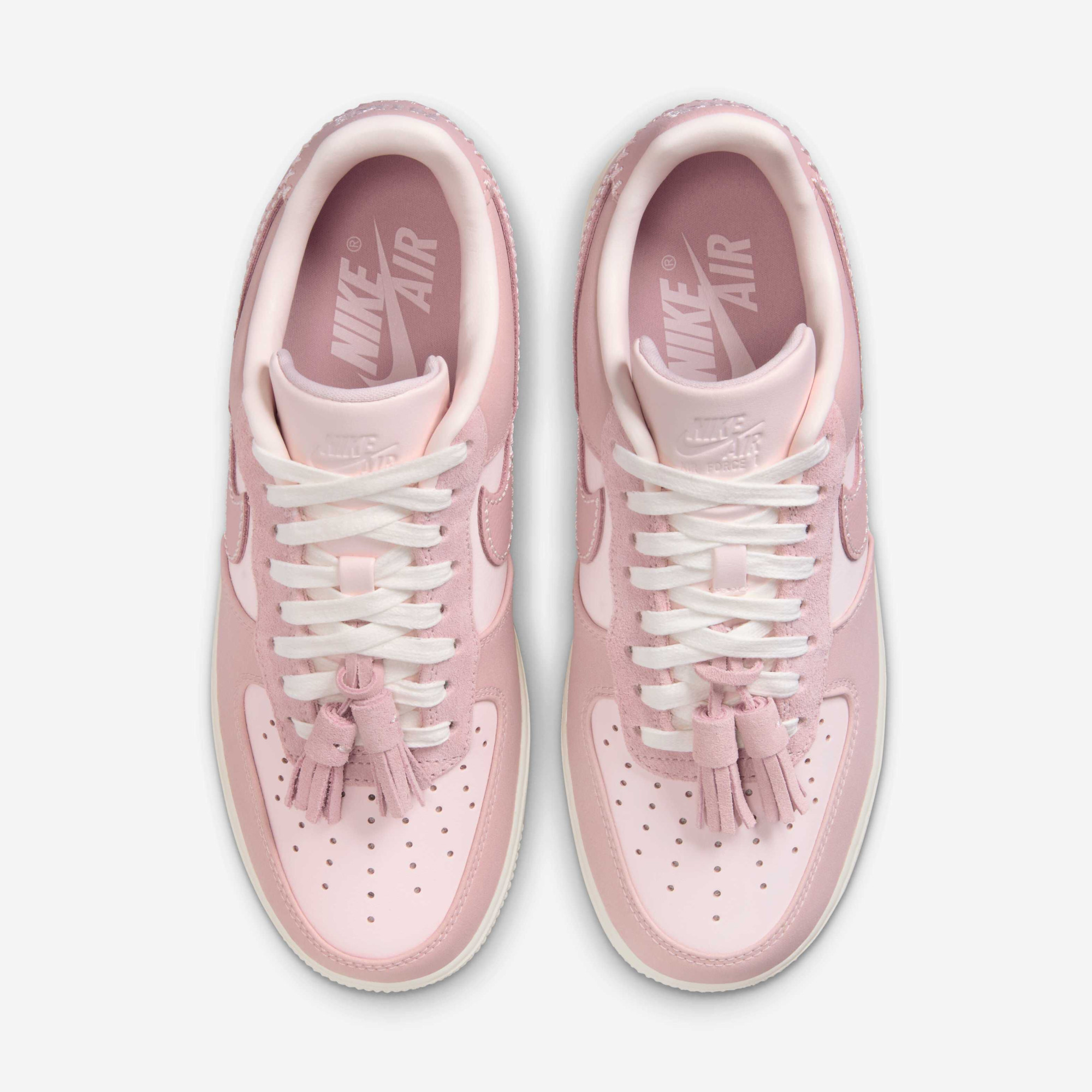 Кросівки Nike WMNS AIR FORCE 1 07 IB4654-661