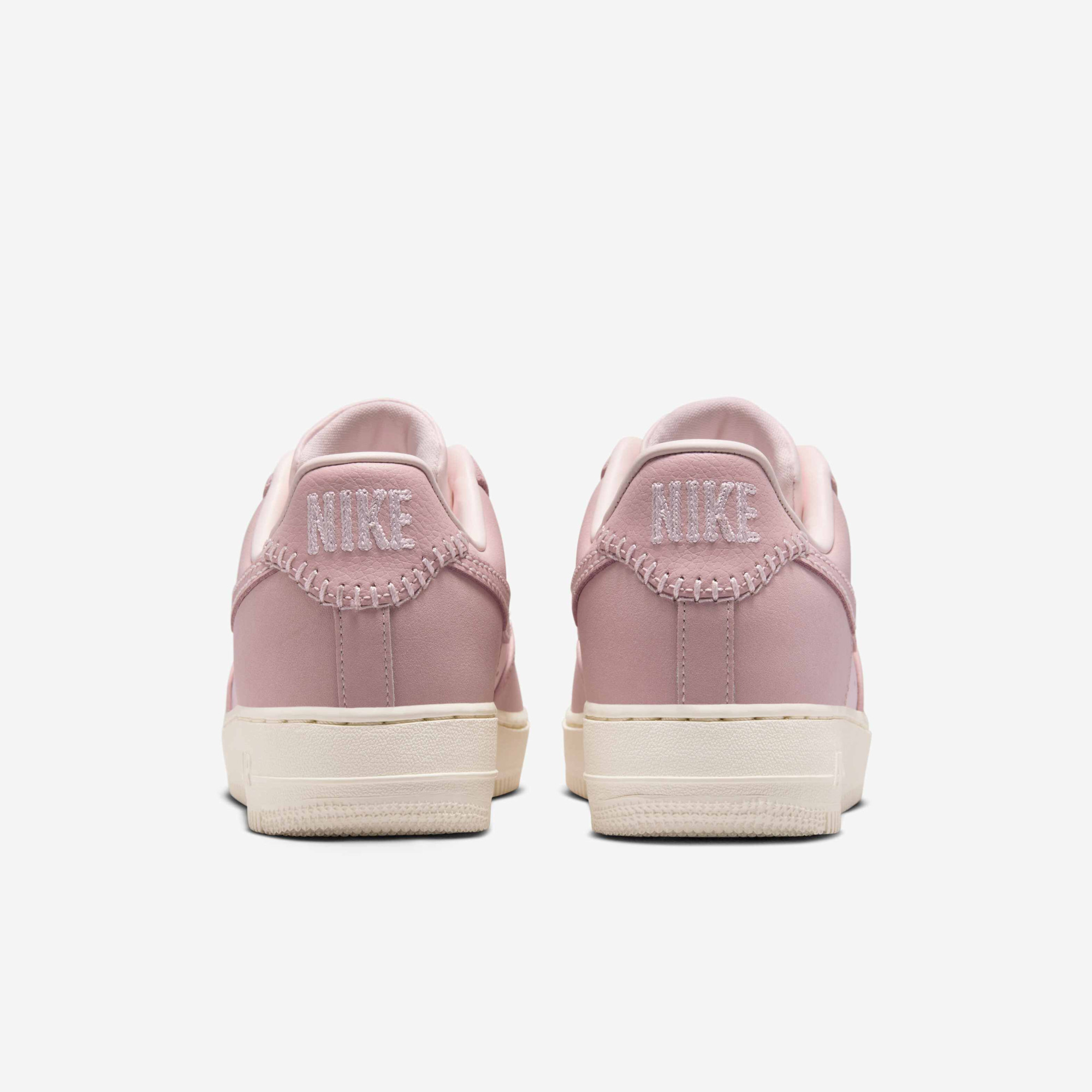 Кросівки Nike WMNS AIR FORCE 1 07 IB4654-661