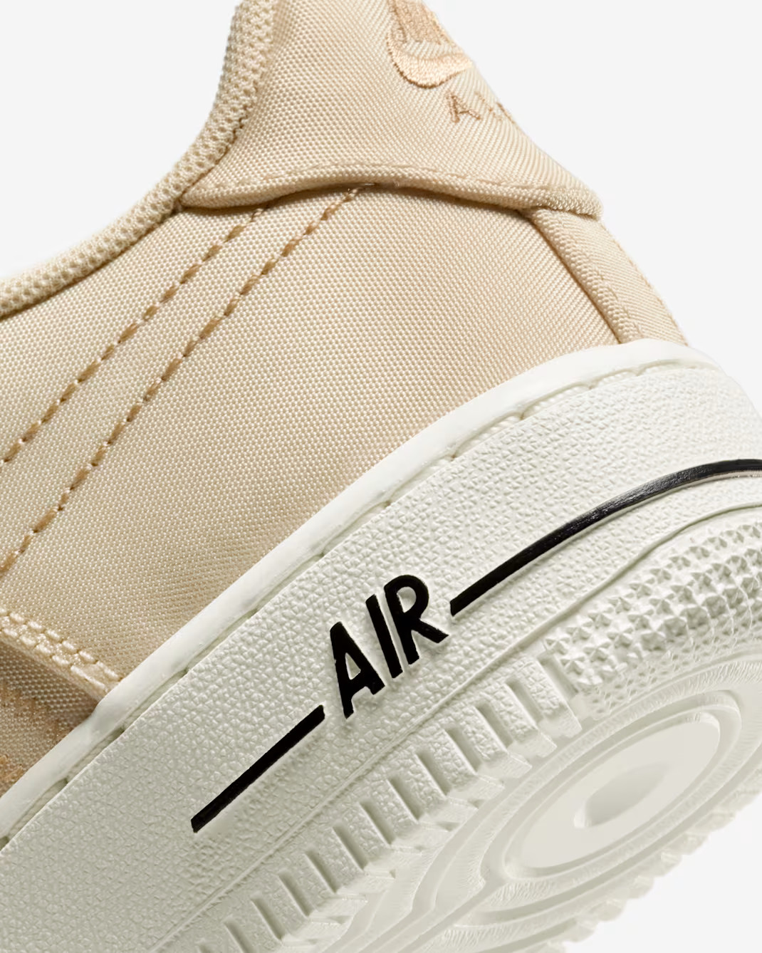 Кросівки DV1622-100 Nike DV1622-100