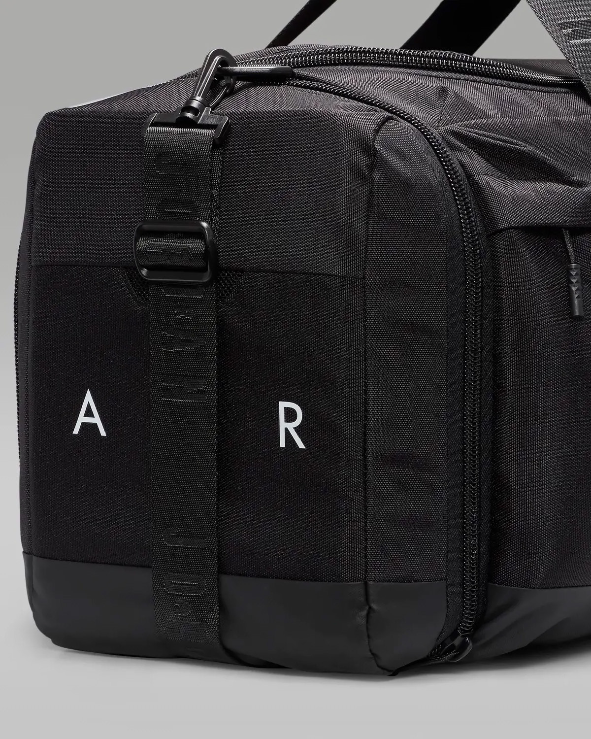 Сумка Jordan JAM VELOCITY DUFFLE MM0920-023