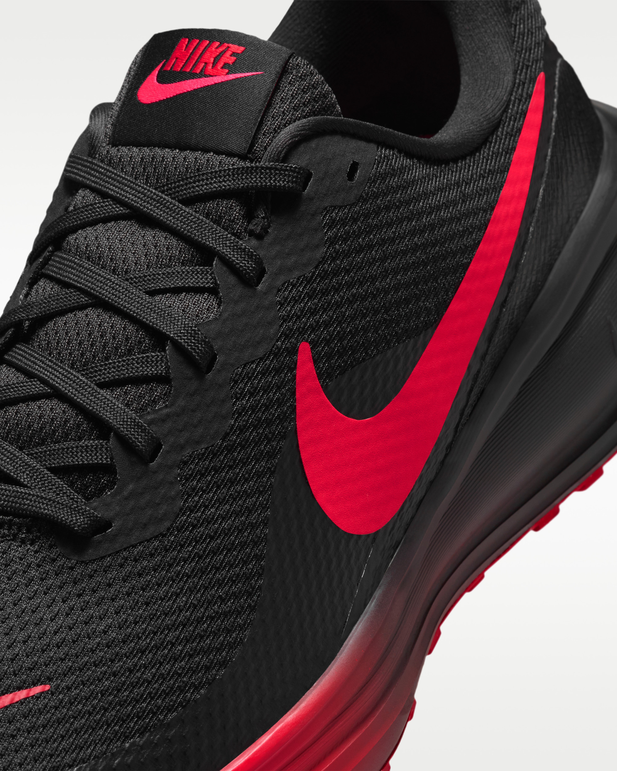 Кросівки Nike REVOLUTION 8 HJ9198-012