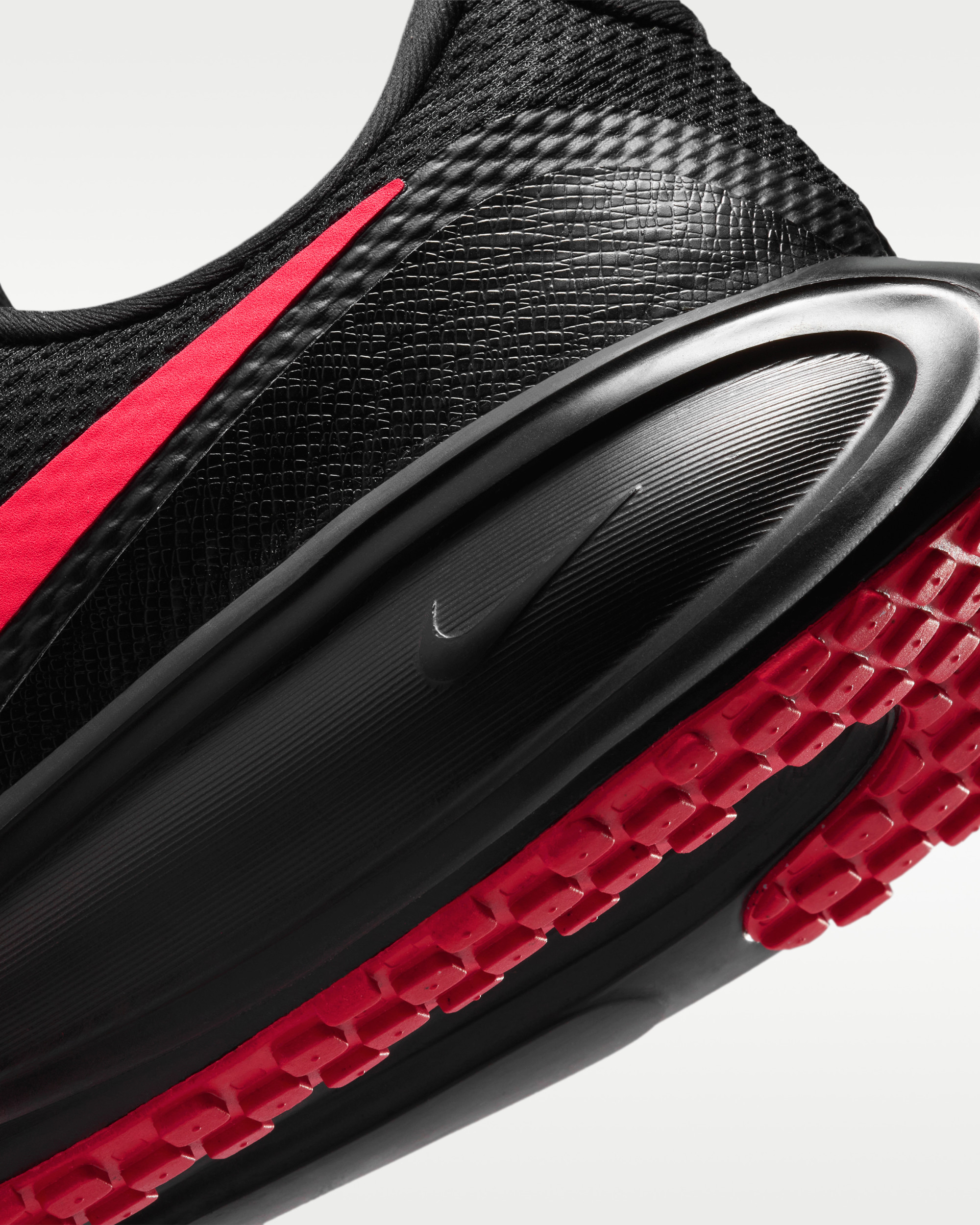 Кросівки Nike REVOLUTION 8 HJ9198-012