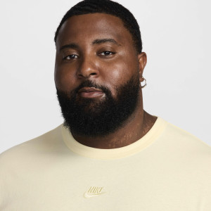 Футболка чоловіча Nike Premium Yellow DO7392-744