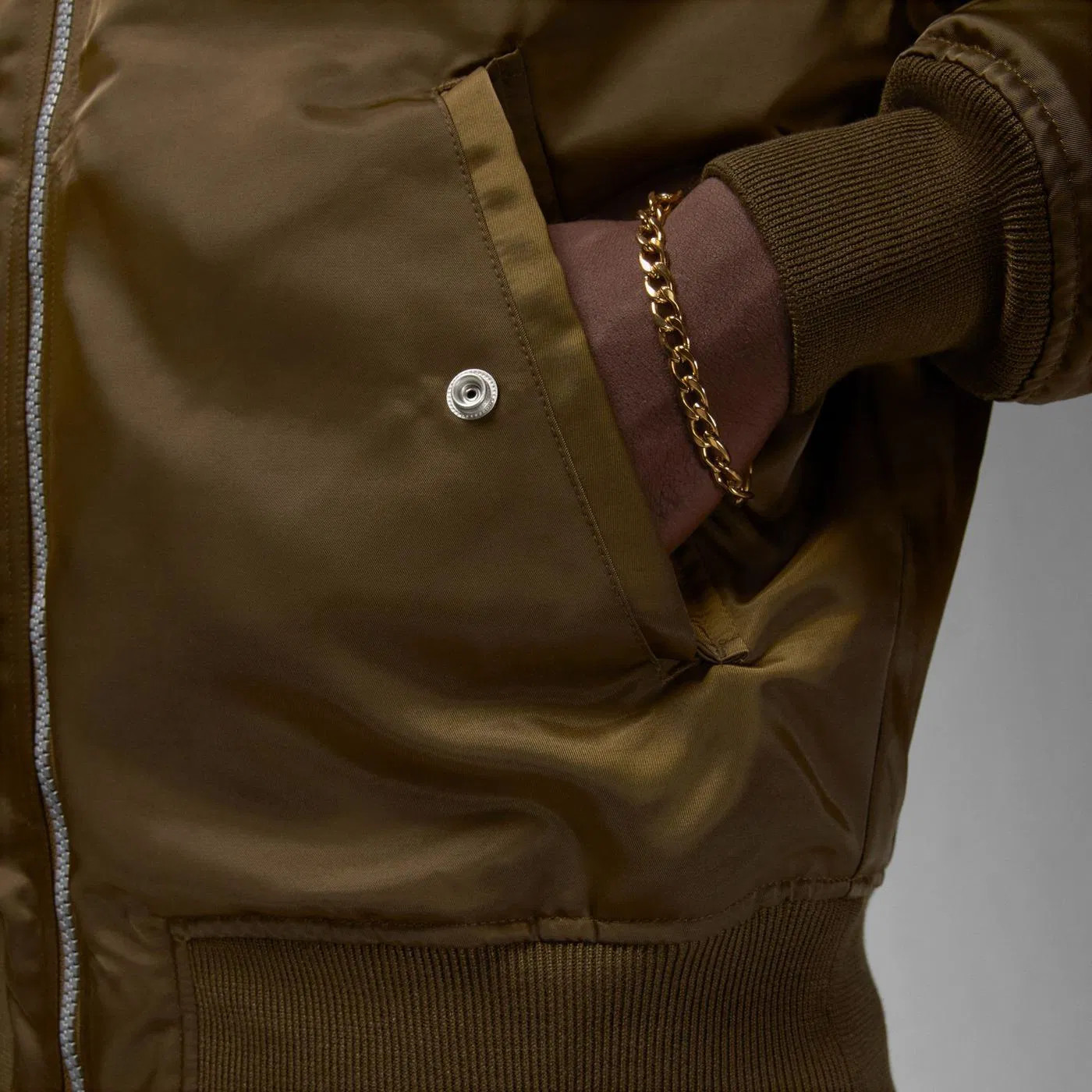 Куртка чоловіча Air Jordan Statement Essentials Olive DQ7344-385