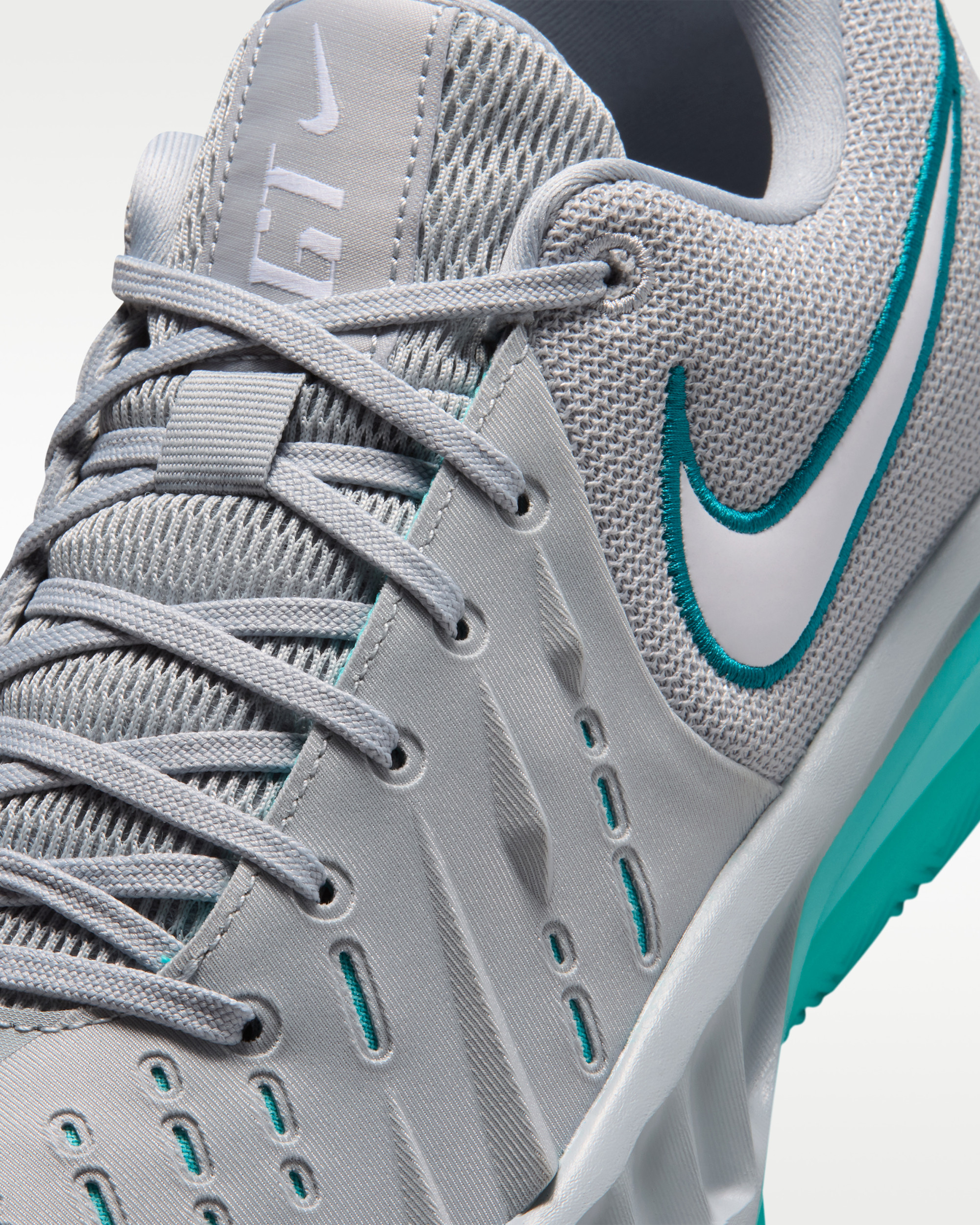 Кросівки Nike AIR ZOOM G.T. CUT ACADEMY 2 HV9774-004