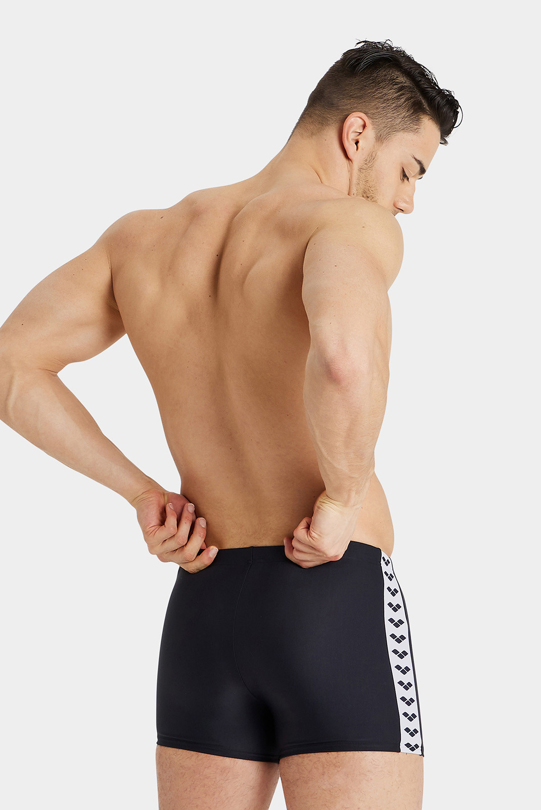 Плавки Arena ICONS SWIM SHORT S 005050-500