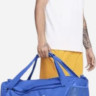 Сумка Nike NK BRSLA M DUFF - 9.5 60L синій, чорний Уні 64 х 30 х 30 см (DH7710-481) DH7710-481