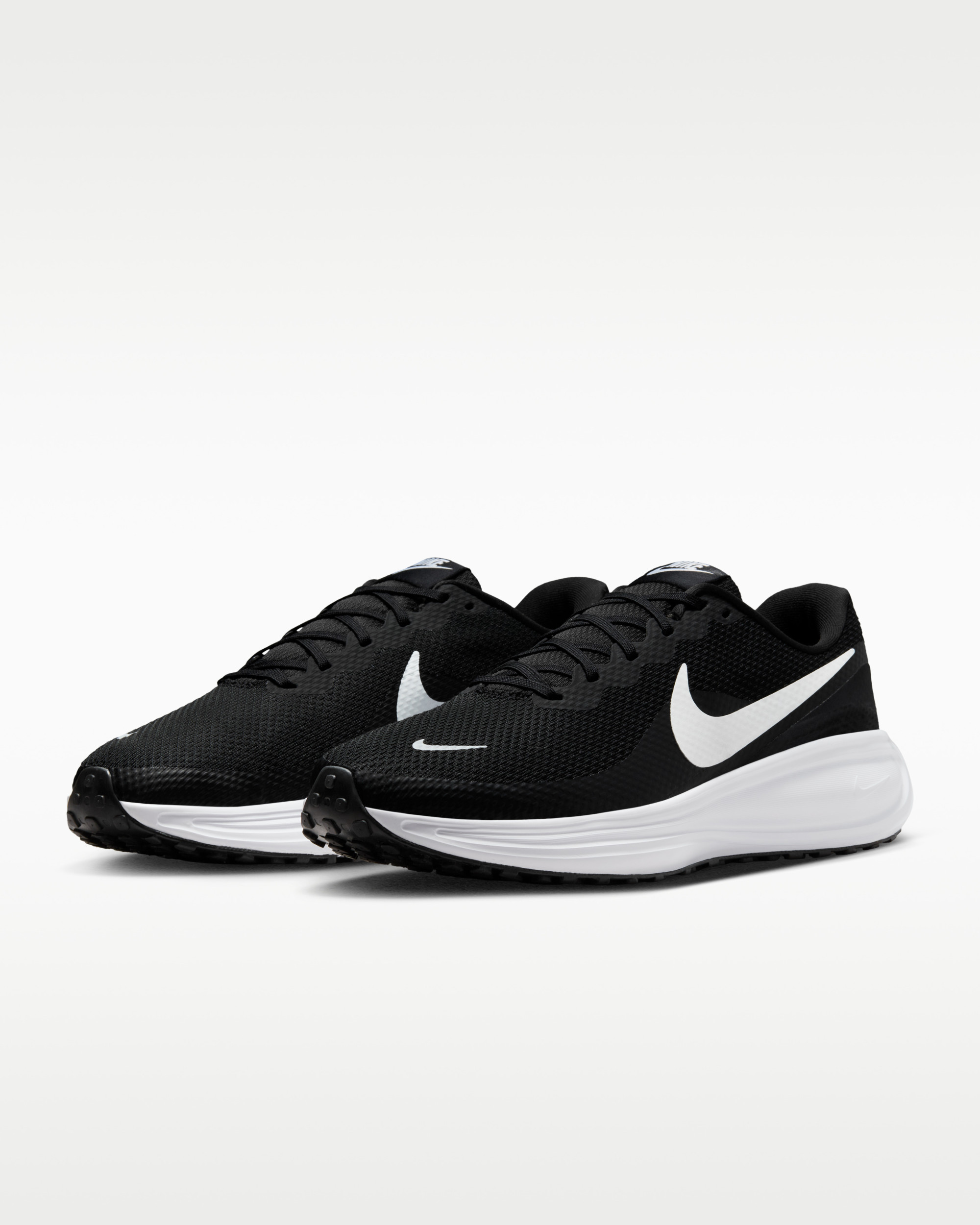 Кросівки Nike REVOLUTION 8 WIDE HQ1996-001