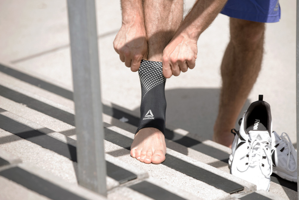 Фіксатор щиколотки Reebok Ankle Support чорний Уні M RRSU-13124