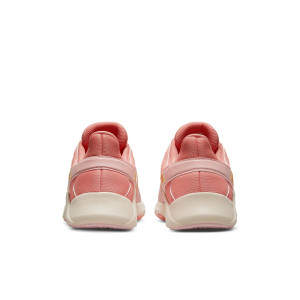 Кросівки жіночі Nike Legend Essential 2 Peach CQ9545-800