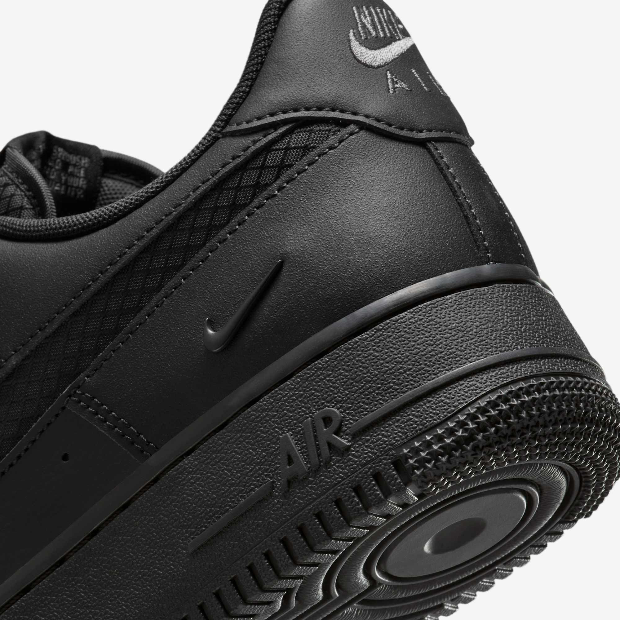 Кросівки Nike Air Force 1 '07 LV8 IH4452-001