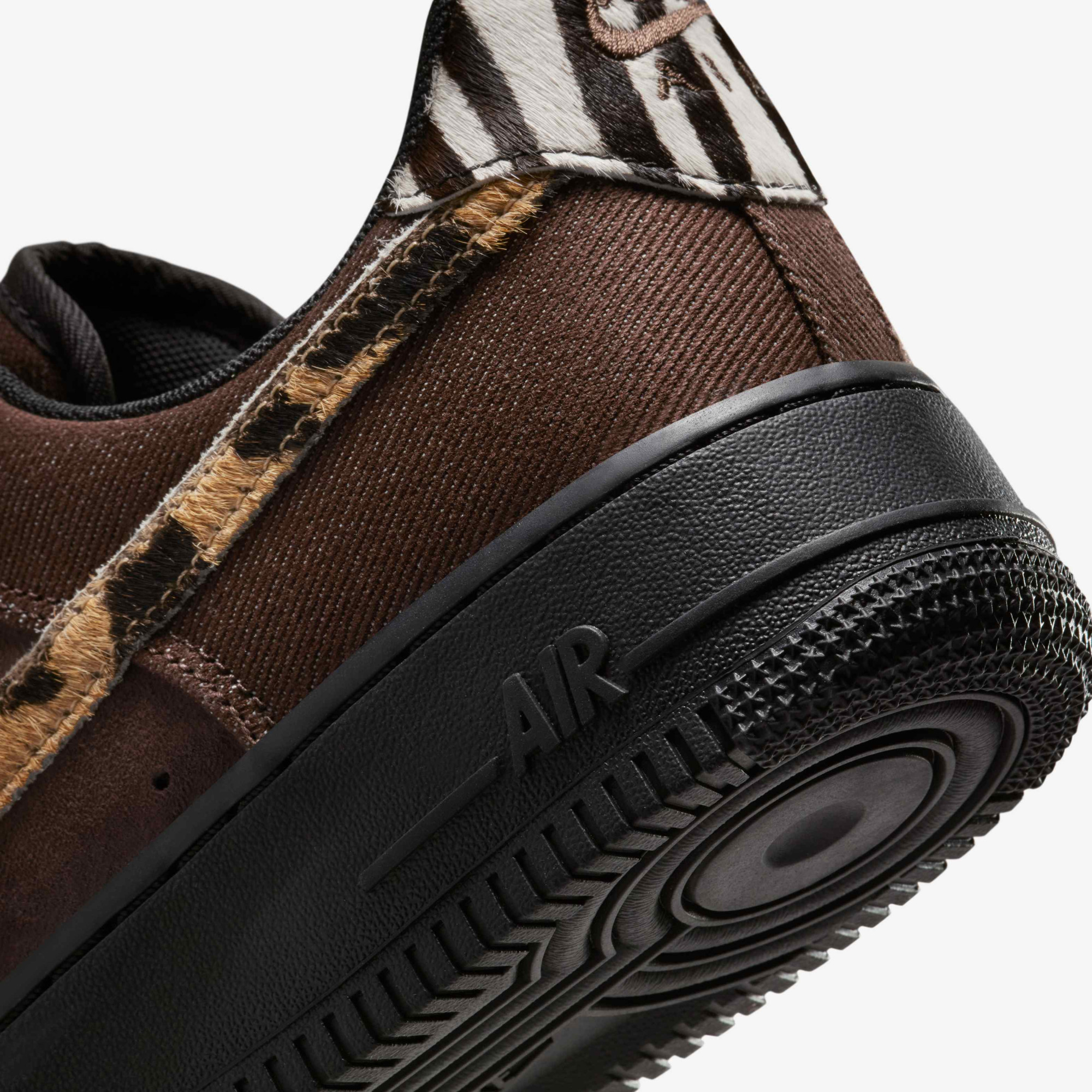 Кросівки Nike W AIR FORCE 1 07 HV6356-200