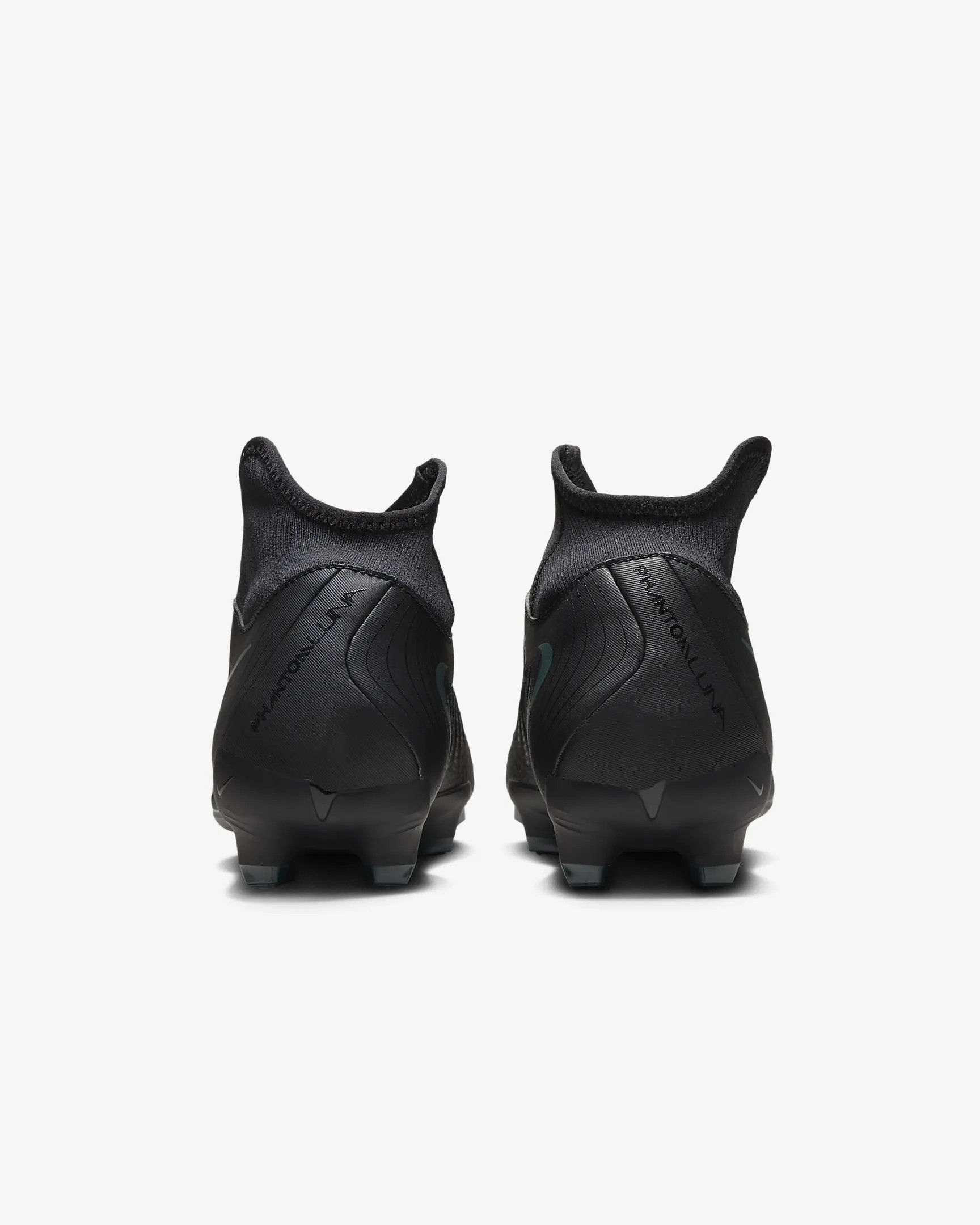 Бутси Nike PHANTOM LUNA II ACADEMY FG/MG FD6725-002