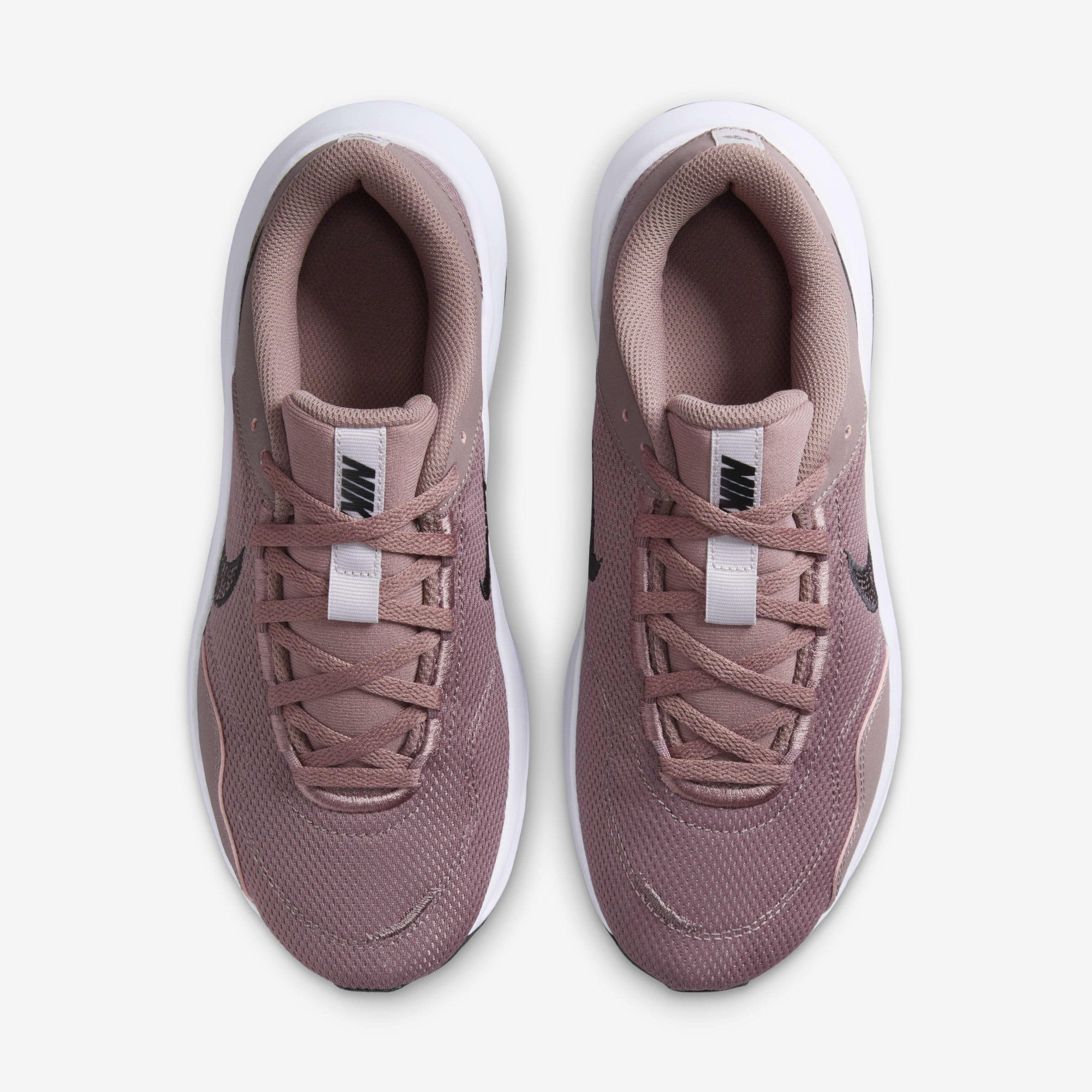 Кросівки Nike Legend Essential 3 DM1119-200