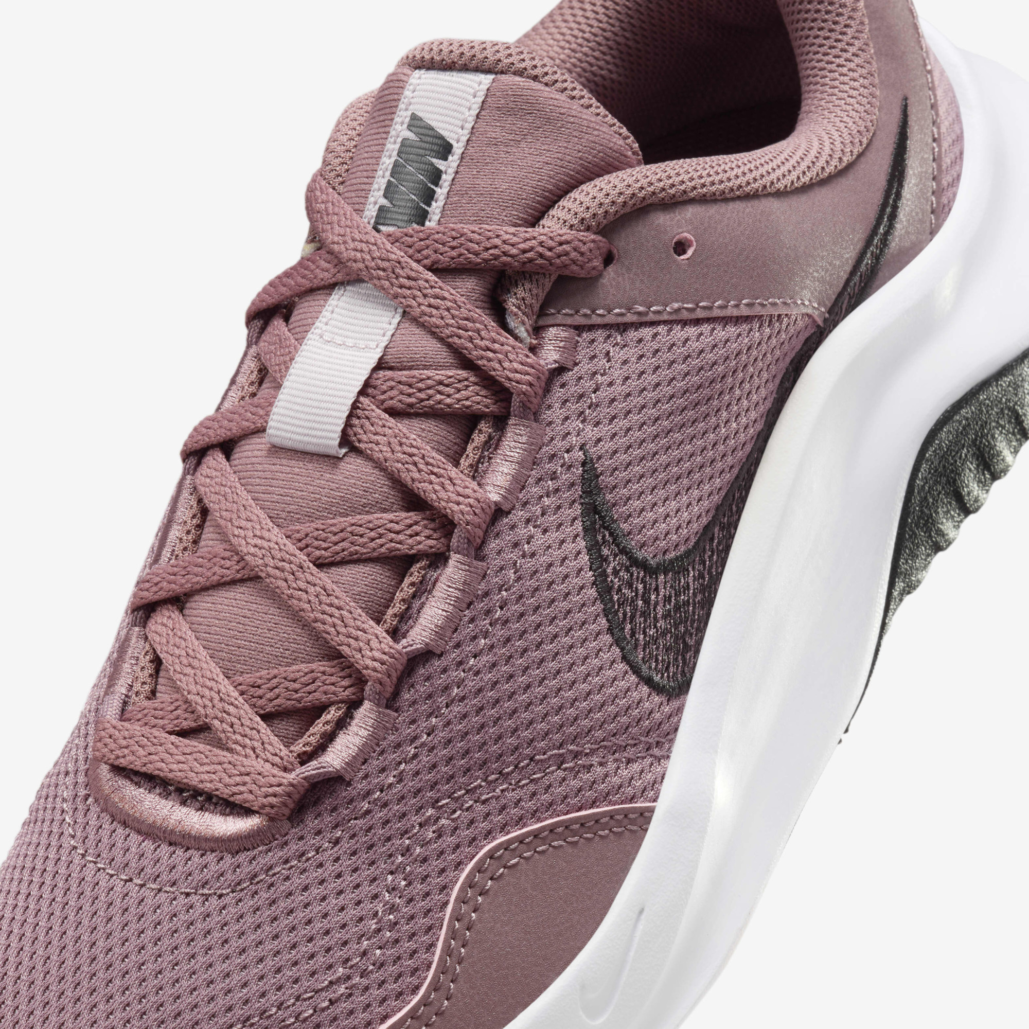 Кросівки Nike Legend Essential 3 DM1119-200