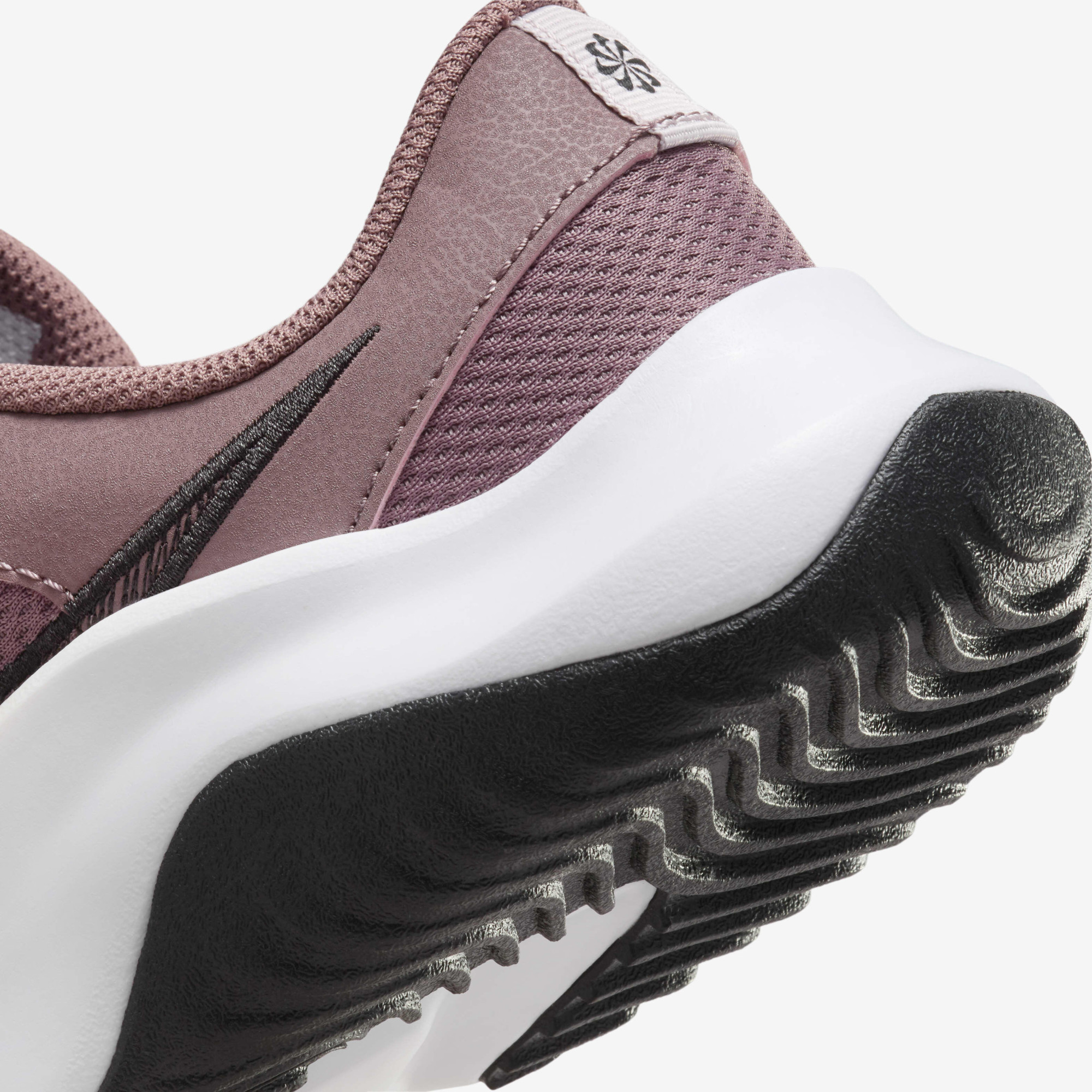 Кросівки Nike Legend Essential 3 DM1119-200