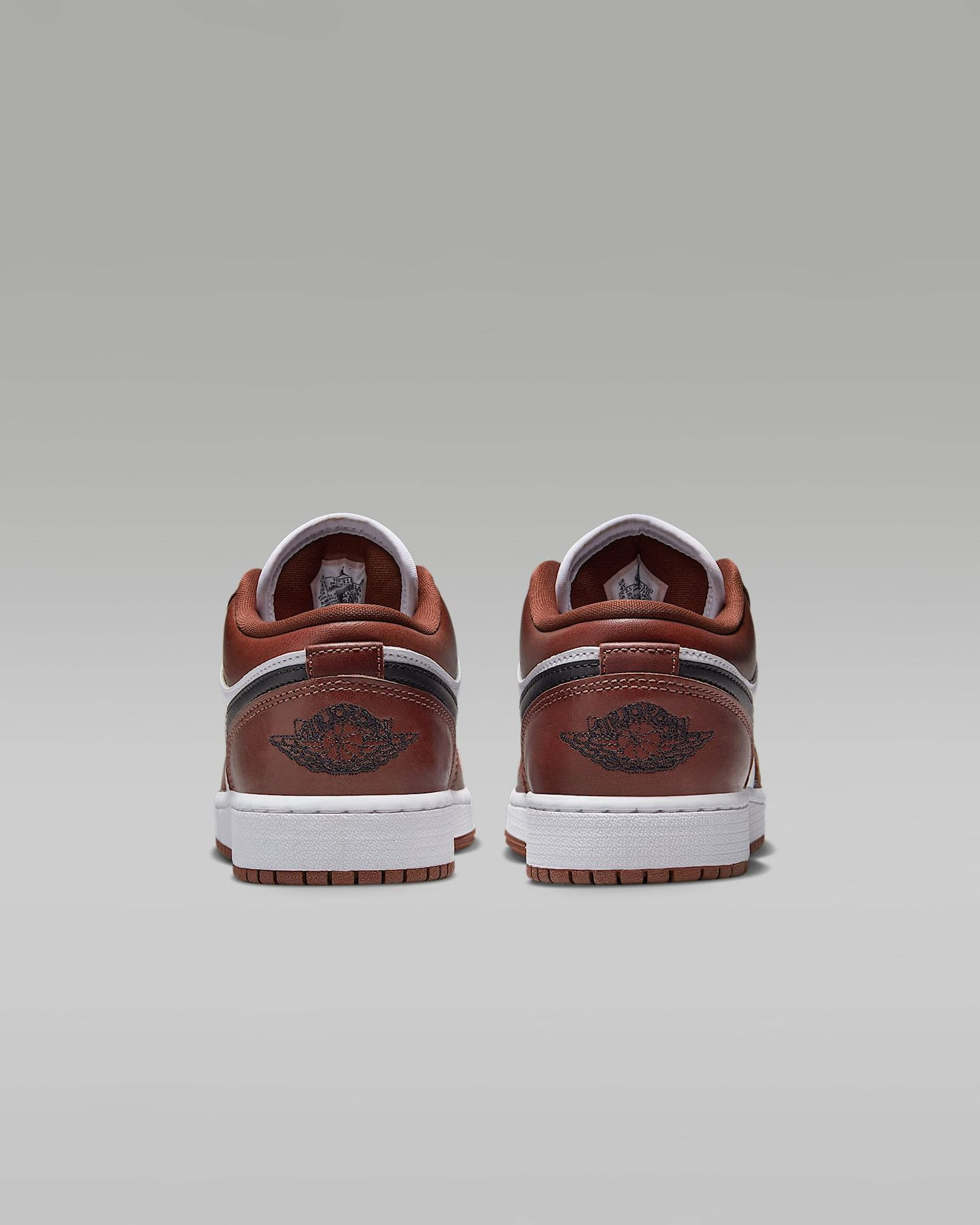 Кросівки жіночі жіночі Jordan 1 Low Dark Pony  HF3188-102 40 HF3188-102