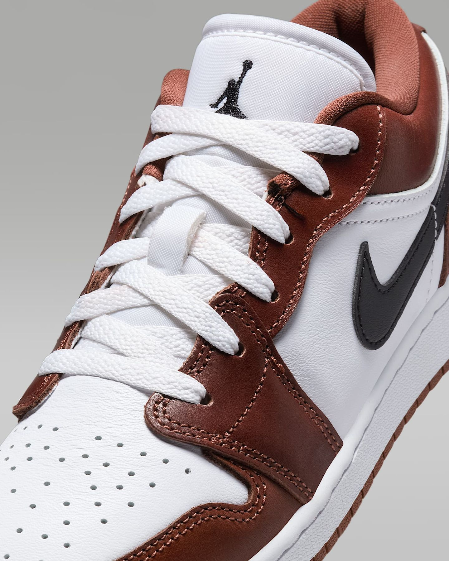 Кросівки жіночі жіночі Jordan 1 Low Dark Pony  HF3188-102 40 HF3188-102