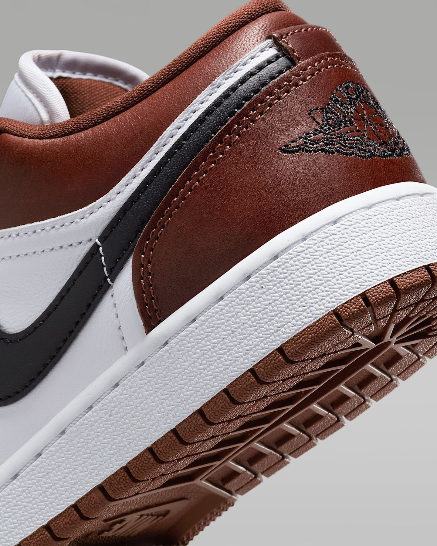 Кросівки жіночі жіночі Jordan 1 Low Dark Pony  HF3188-102 40 HF3188-102