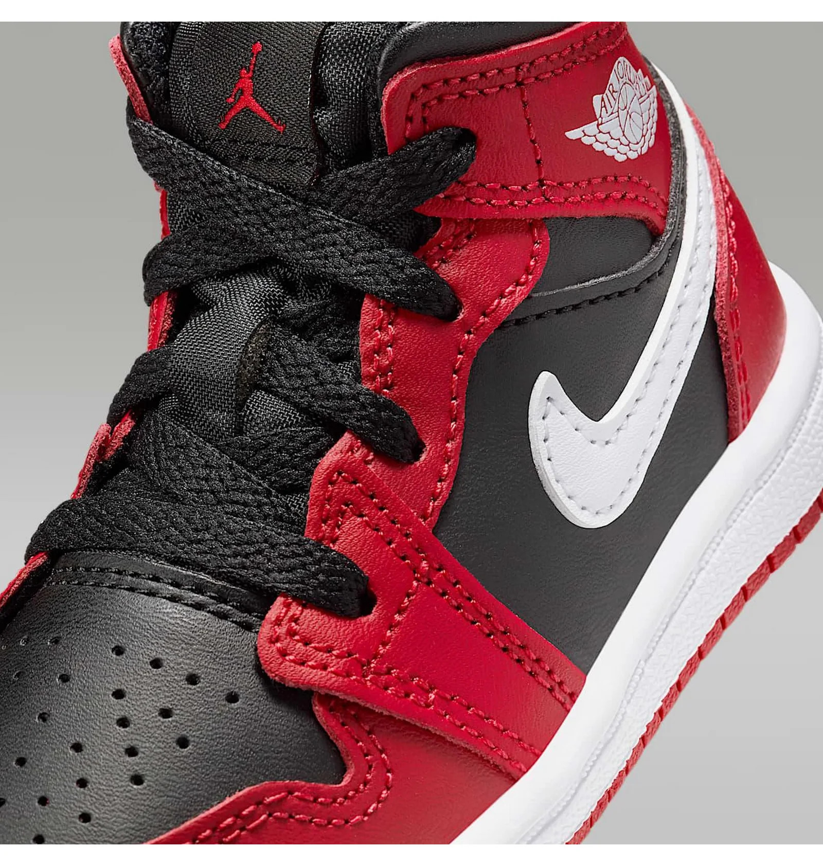 Кросівки дитячі Jordan Air 1 Mid 26 DQ8425-061