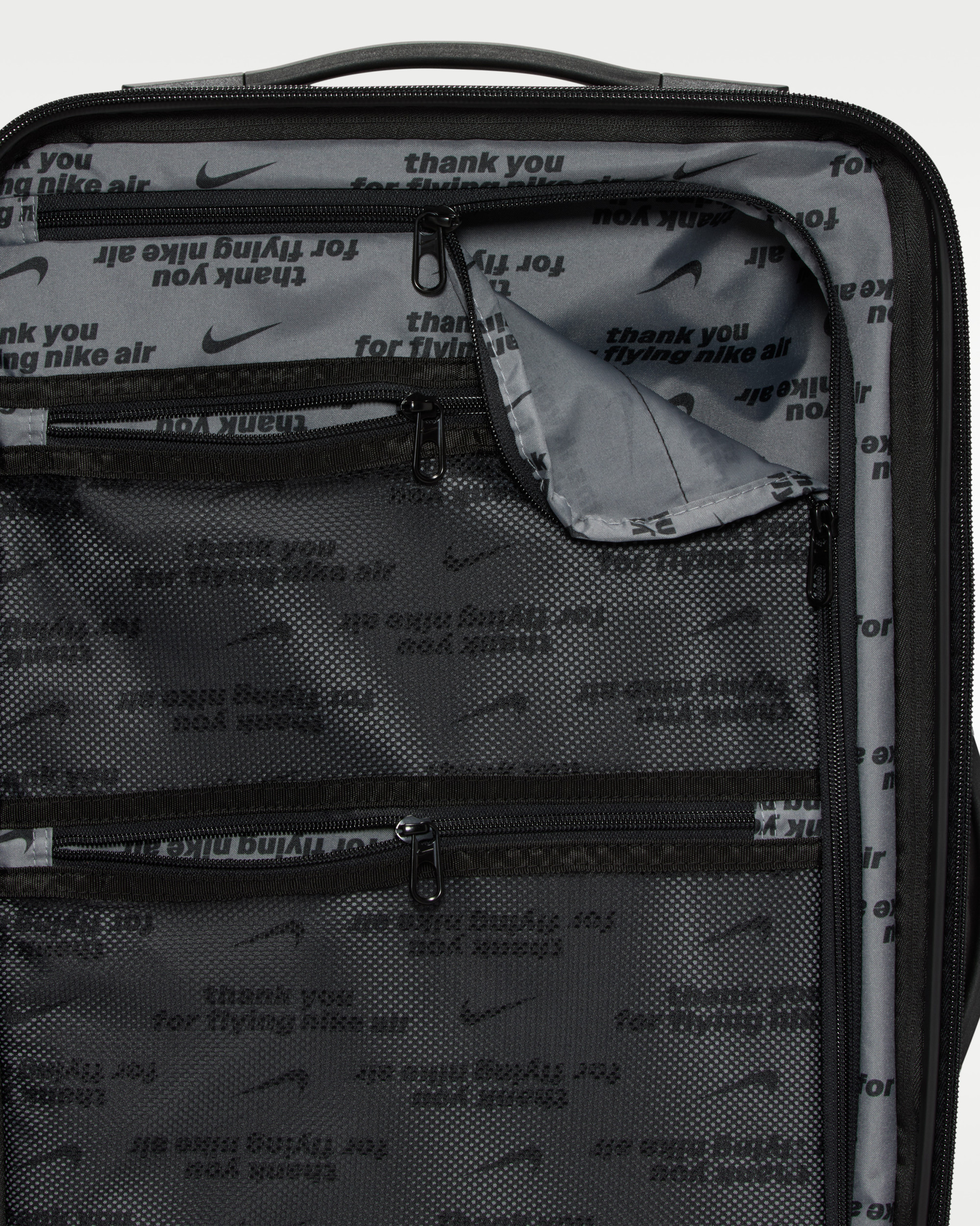 Валіза Nike 22IN HARDSHELL LUGGAGE HV8584-010