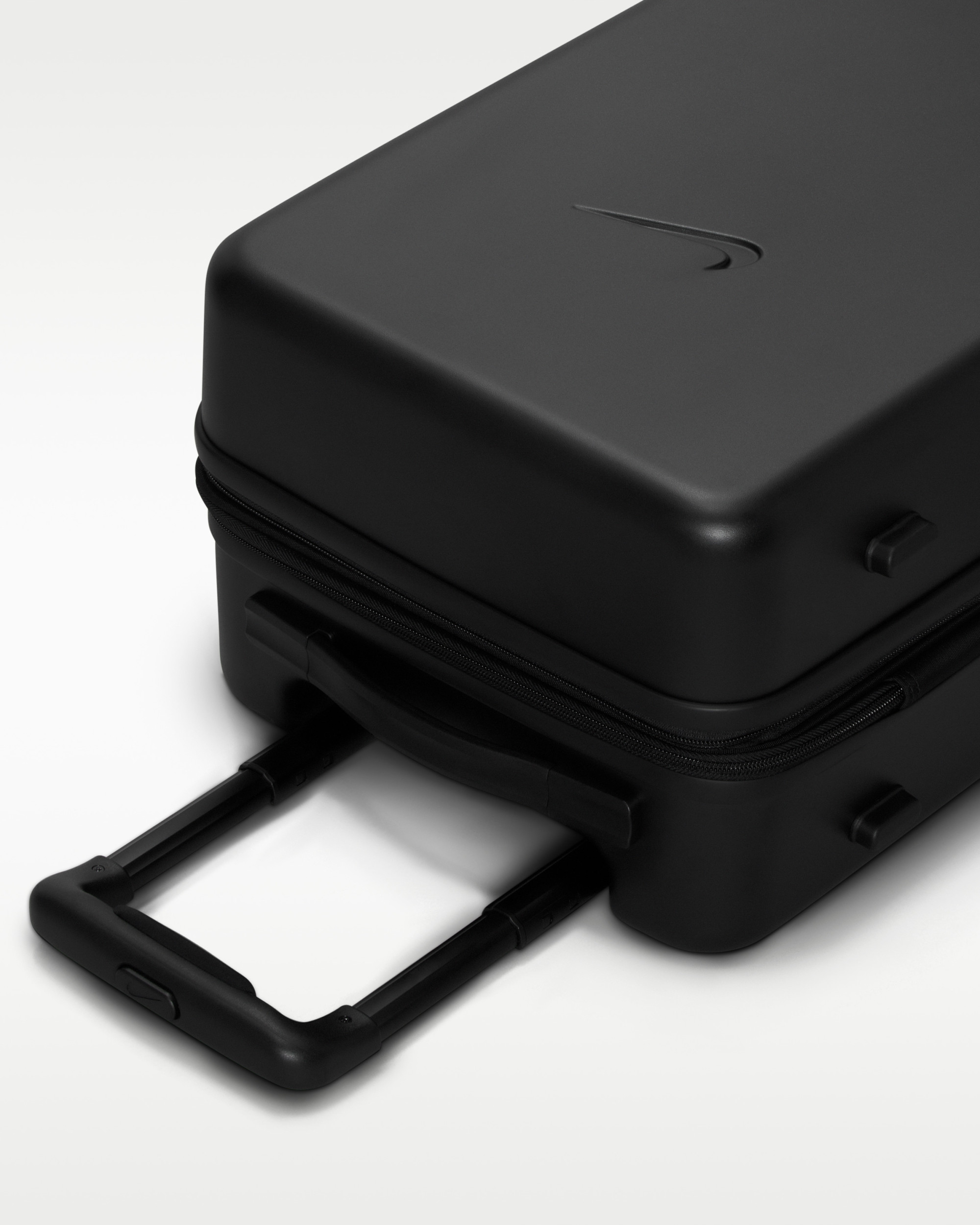 Валіза Nike 22IN HARDSHELL LUGGAGE HV8584-010