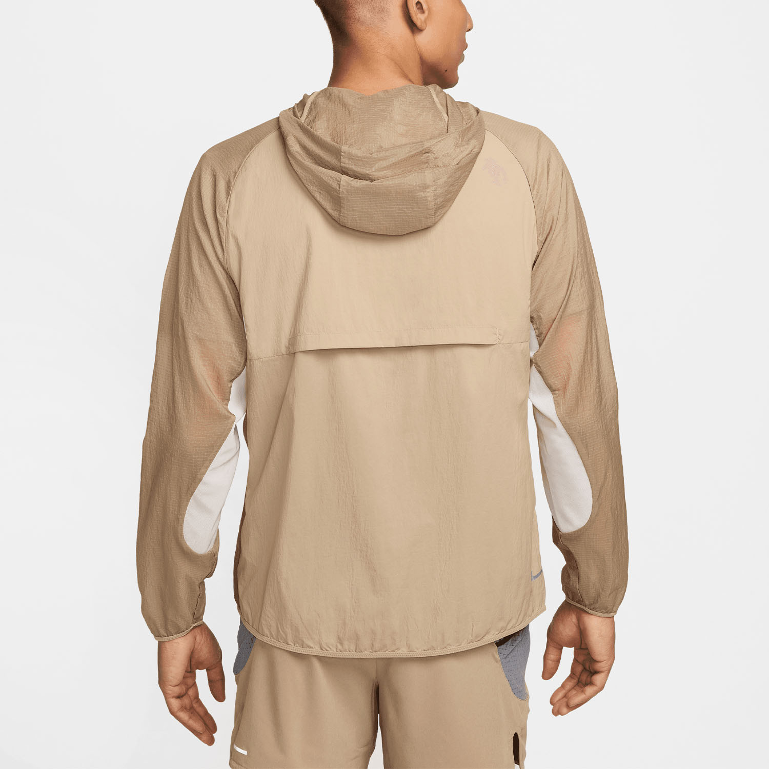 Вітровка Nike M Nk Trail Aireez Jkt FN4002-247